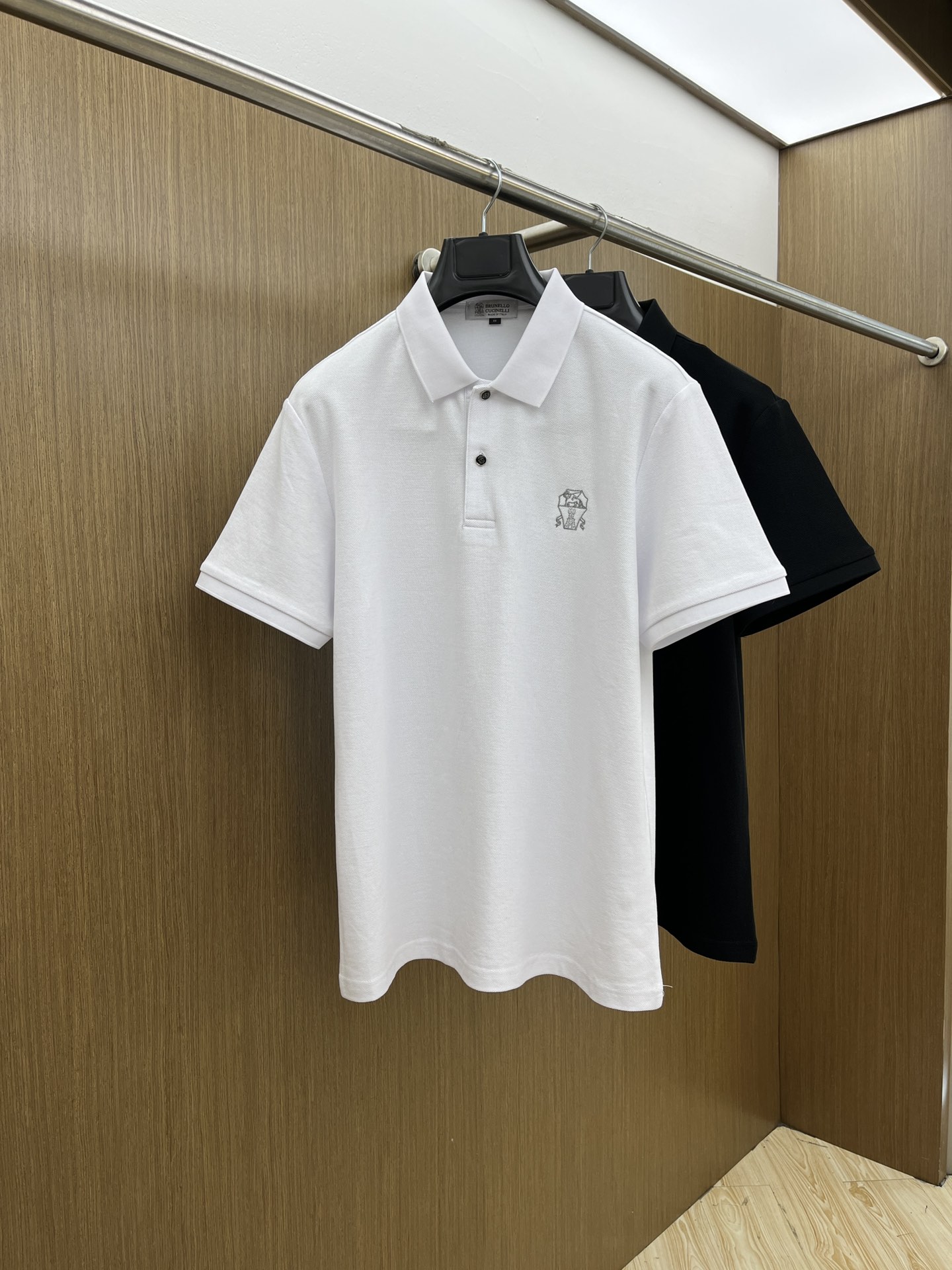 NO:456762,New BC Spring and Summer New Men's Short-sleeved Polo Shirt, the latest brand design elements!  Neither monotonous nor complicated, it shows taste just right!  Customer-supplied top-quality custom bead flooring fabrics!  Comfortable, sweat-absorbing and breathable, the unique high-end fabric presents a simple and elegant temperament!  Clarinet plaid pattern design!  Leather logo pattern design on chest!  Full three-dimensional! Standard cutting design!  Every detail is a reflection of high-end fashion. FDL size: M-4XL, T-shirt, alexander wang19860909新款 BC 春夏新款男士短袖Polo衫,品牌最新设计元素！既不单调也不复杂,恰到好处的展现品味！客供顶级定制珠地棉面料！舒适吸汗透气根本不在话下,面料独具的高奢感呈现简约优雅气质！领口格子图案设计！胸前皮革logo图案设计！饱满立体!标准裁剪设计！每一处细节都是与高端时尚同步的体现fdl 尺码:M-4XL,,T-shirt,alexander wang,Men's clothing