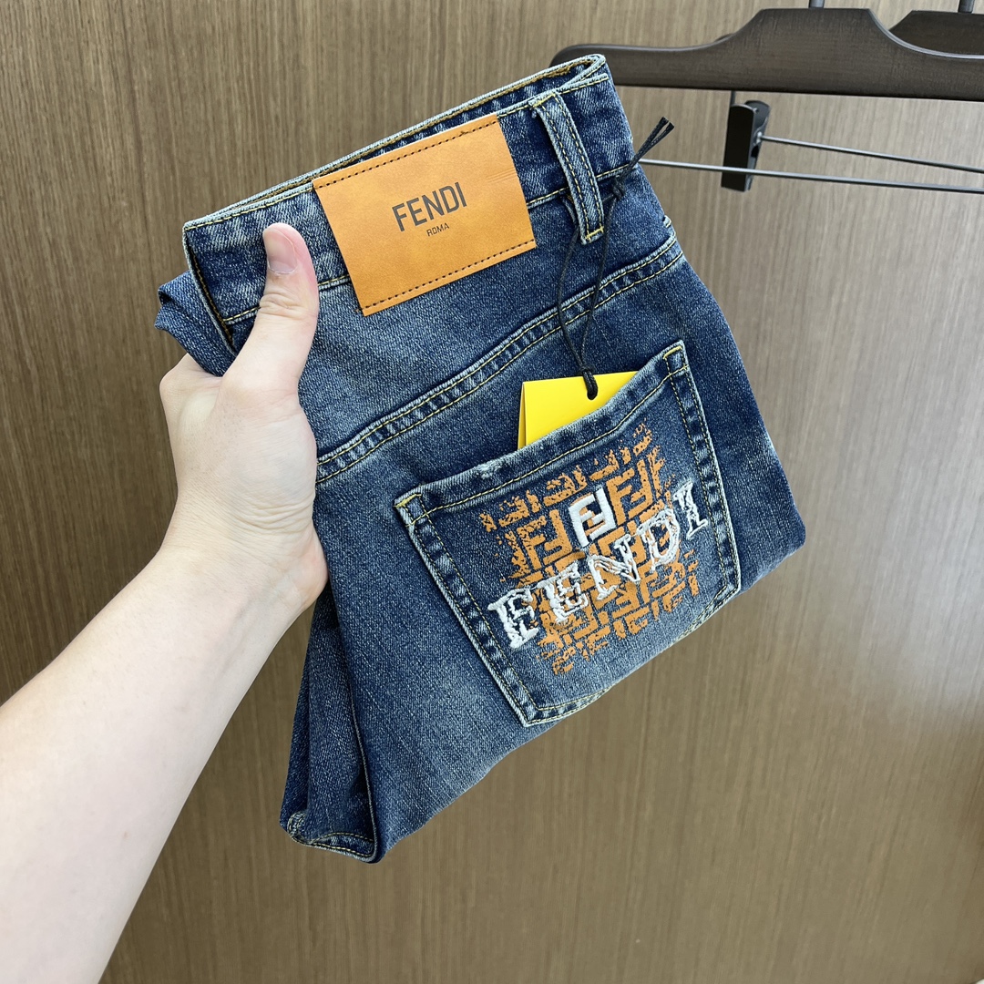 NO:427704,Price adjustment New FD high-end customization, the latest jeans in early spring 2025 are released simultaneously on the counter. Original customization replicas. Customer-supplied hardware and accessories. Original quality. Imported denim fabric heavy-duty washing. Boutique leather brands. Fine workmanship and excellent upper body!  FMZ preferred single product number 30-38 no 35.37, jeans, alexander wang19860909调价 新款 FD 高端定制、2025早春最新款牛仔裤 柜台同步发售 原版定制复刻 客供五金辅料 原单品质 进口牛仔面料重工洗水 精品皮牌 做工走线精细 上身绝佳！fmz优选单品 码数30-38无35.37,,jeans,alexander wang,Men's clothing