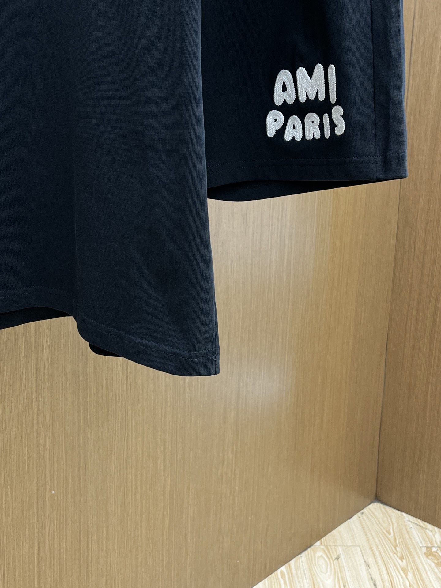 新款/套 AMI 🔥🔥春夏最新款休闲短裤短袖套装，男女款👫 贸易公司渠道稀出，同步官网发售！基本每一季都