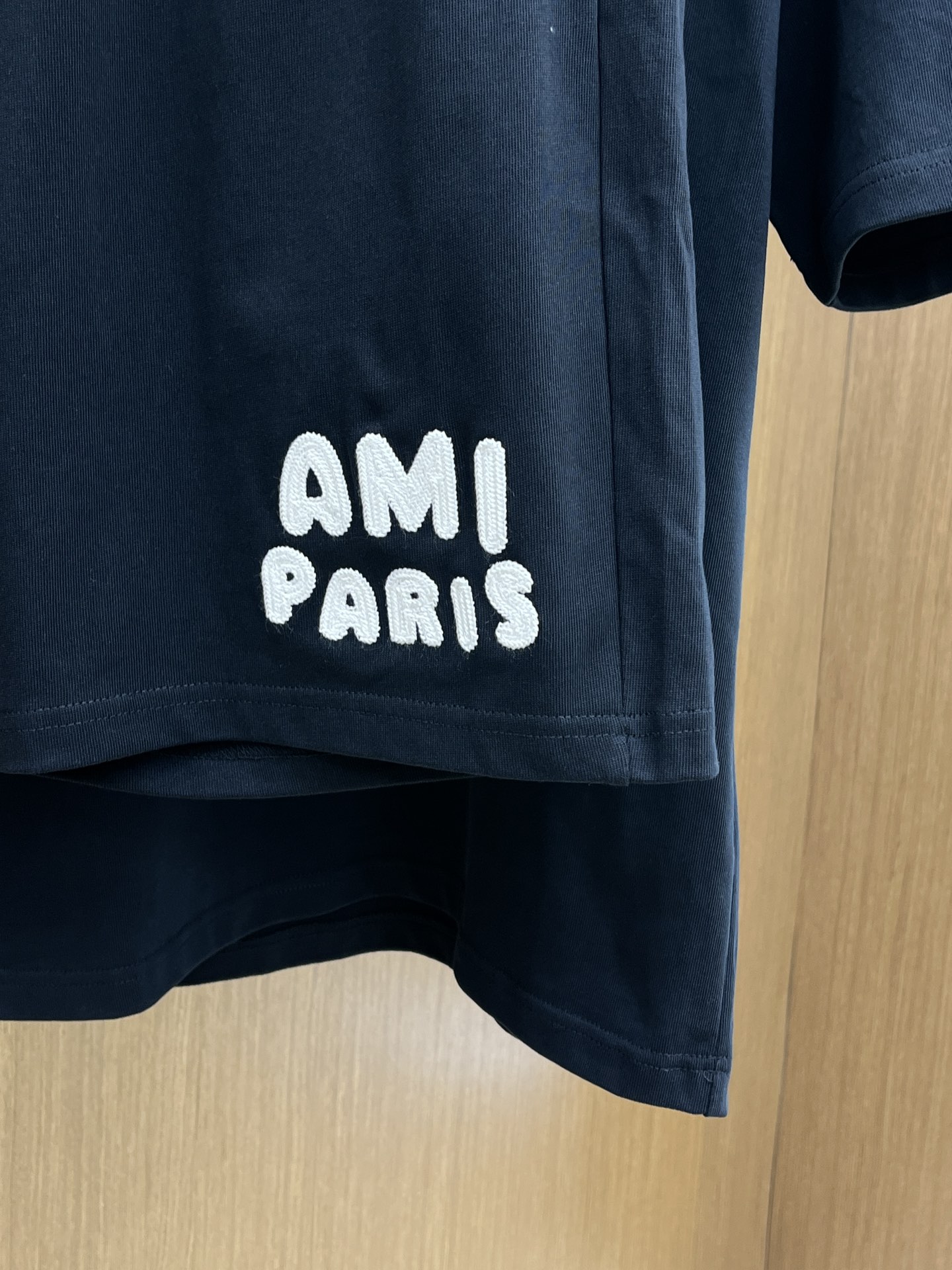 新款/套 AMI 🔥🔥春夏最新款休闲短裤短袖套装，男女款👫 贸易公司渠道稀出，同步官网发售！基本每一季都