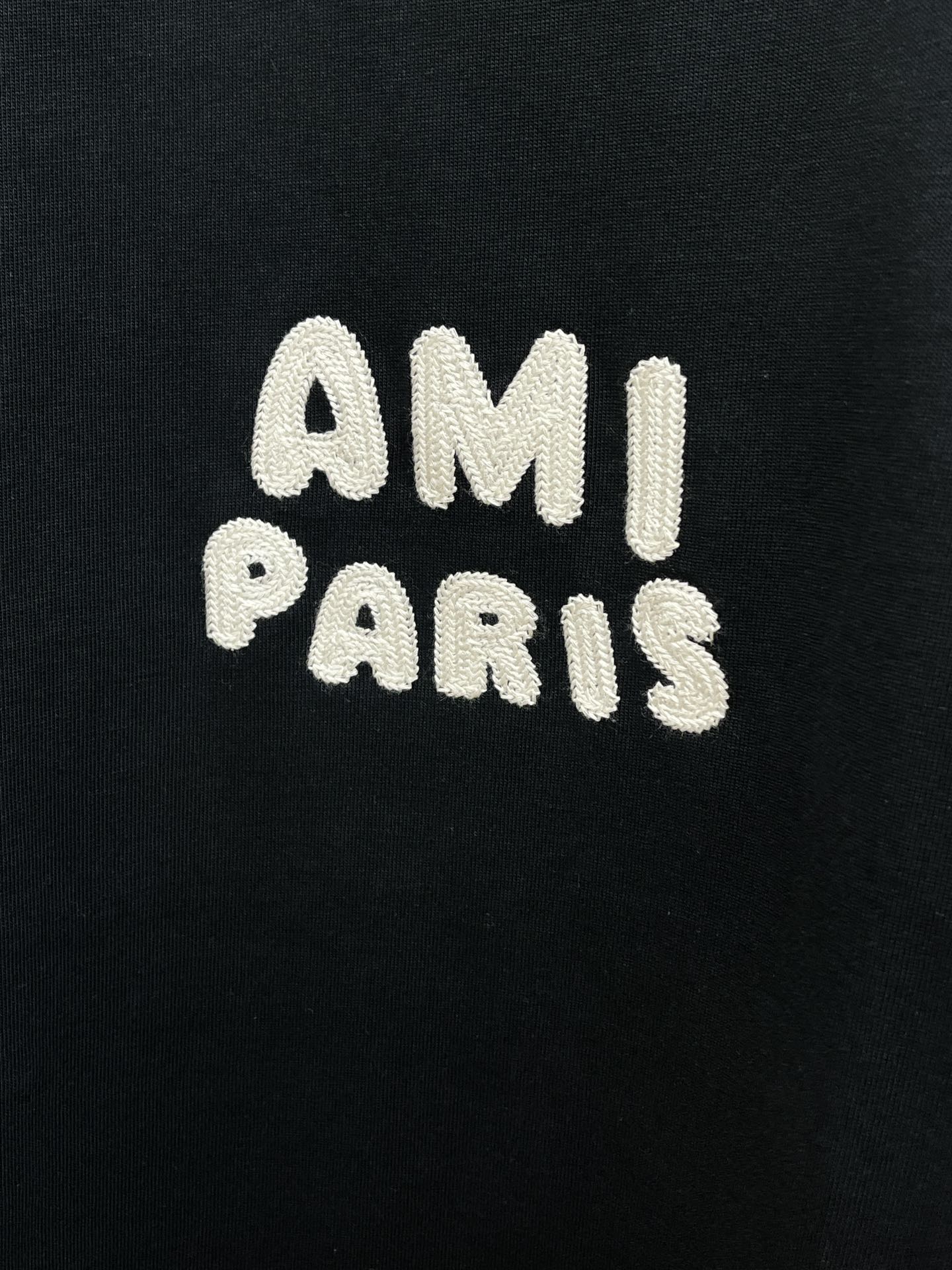 新款/套 AMI 🔥🔥春夏最新款休闲短裤短袖套装，男女款👫 贸易公司渠道稀出，同步官网发售！基本每一季都