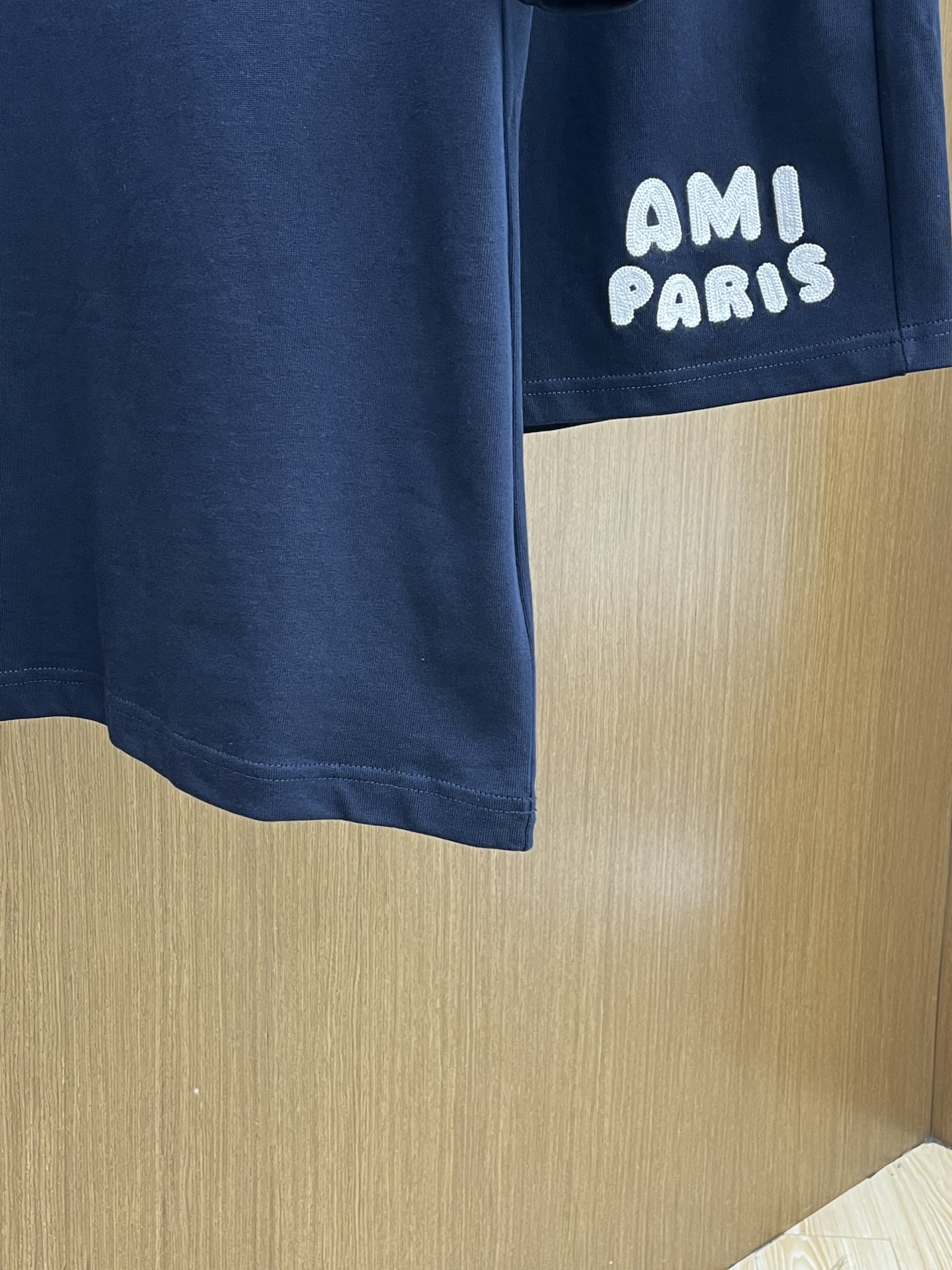 新款/套 AMI 🔥🔥春夏最新款休闲短裤短袖套装，男女款👫 贸易公司渠道稀出，同步官网发售！基本每一季都