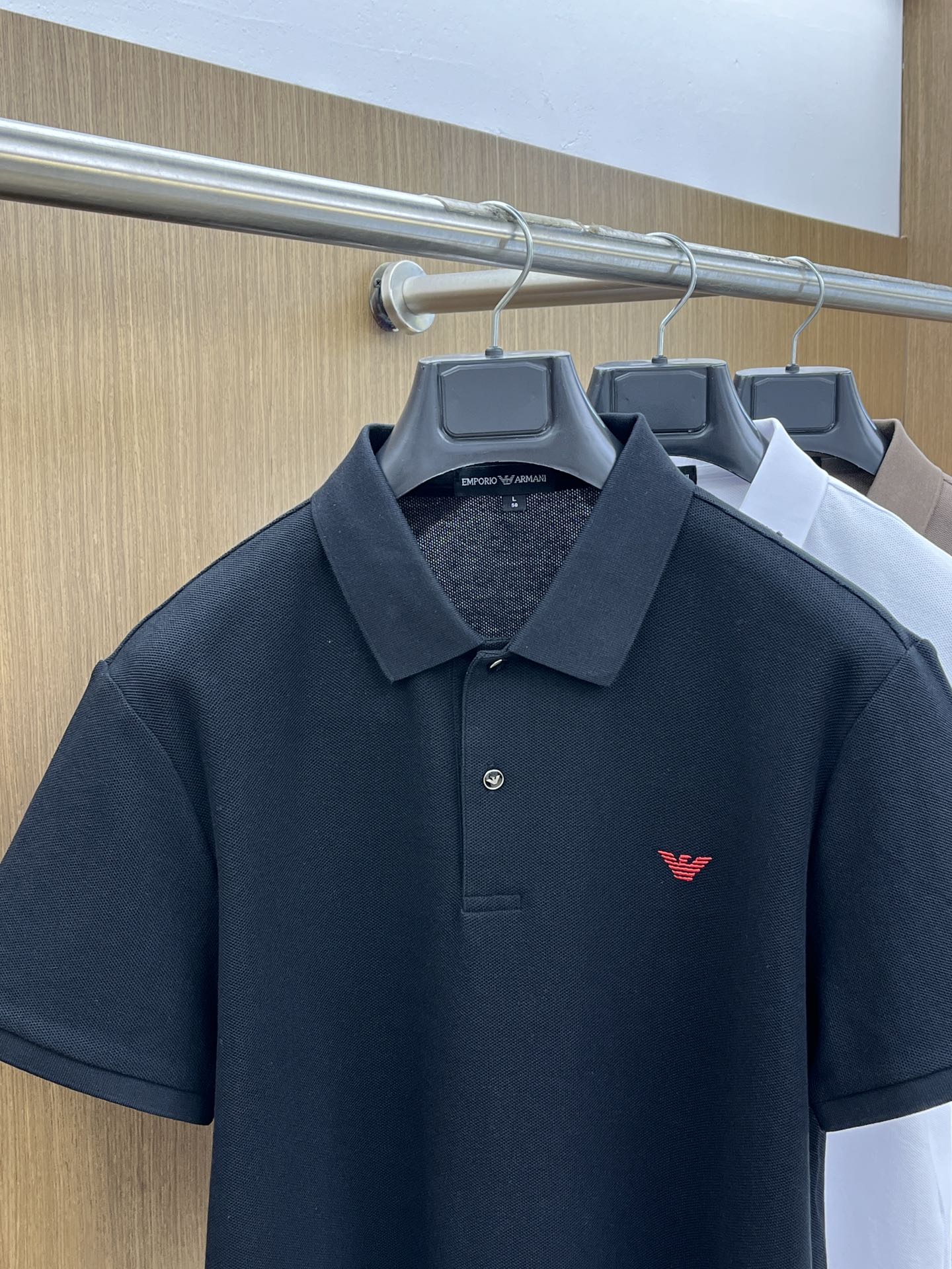 新款 AJ 🔥🔥春夏新款男士短袖Polo衫，品牌最新设计元素！既不单调也不复杂,恰到好处的展现品味！客供