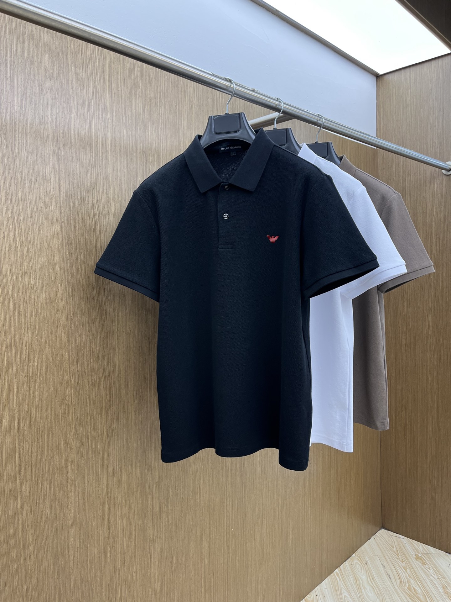 新款 AJ 🔥🔥春夏新款男士短袖Polo衫，品牌最新设计元素！既不单调也不复杂,恰到好处的展现品味！客供