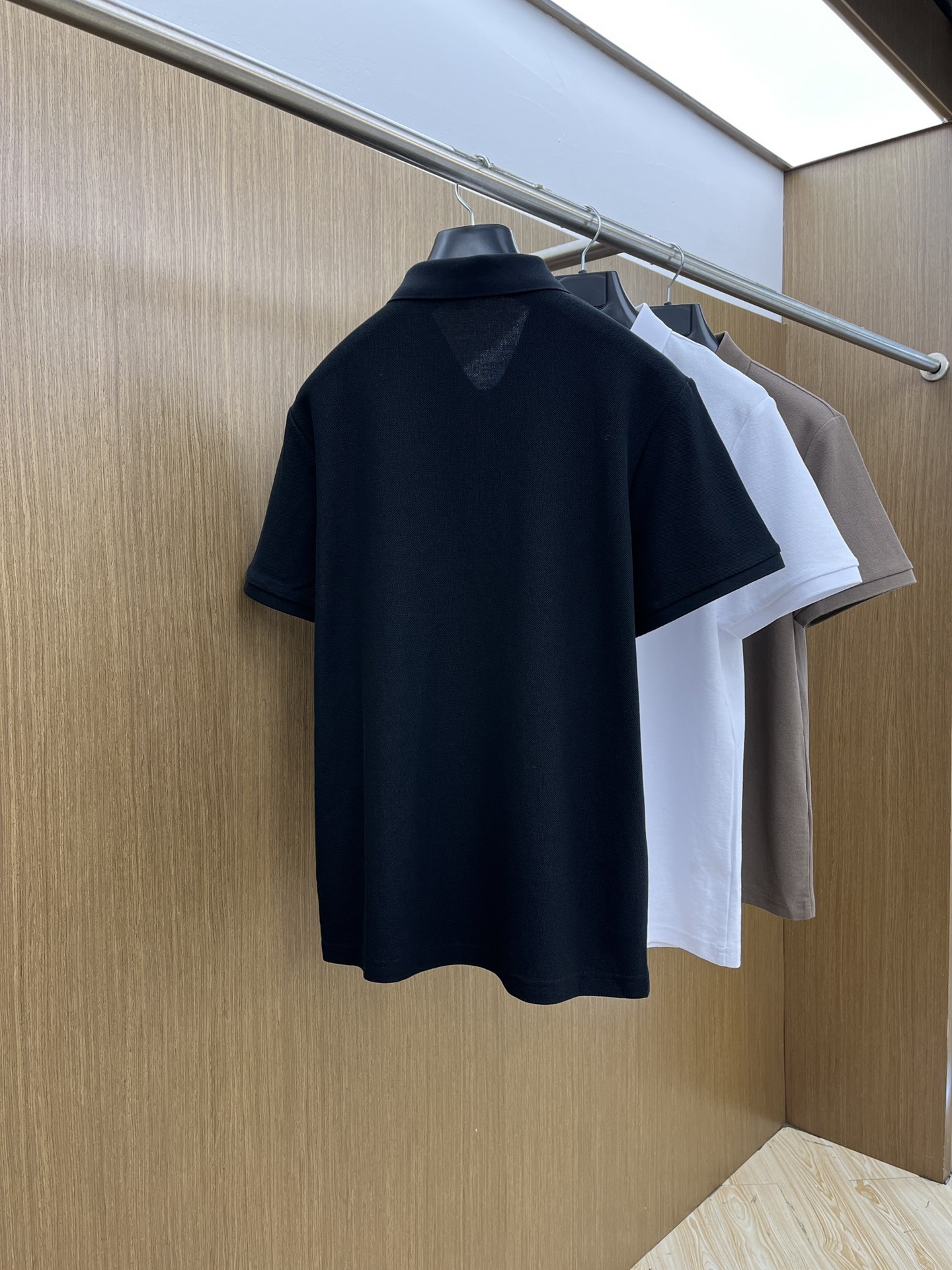 新款 AJ 🔥🔥春夏新款男士短袖Polo衫，品牌最新设计元素！既不单调也不复杂,恰到好处的展现品味！客供
