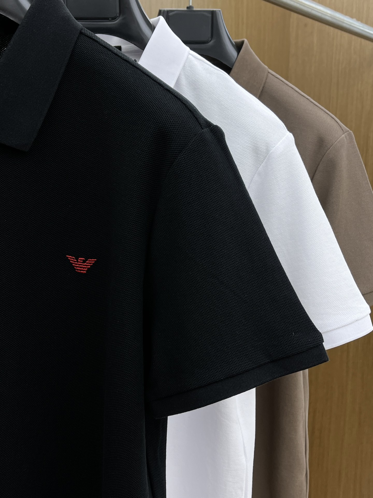 新款 AJ 🔥🔥春夏新款男士短袖Polo衫，品牌最新设计元素！既不单调也不复杂,恰到好处的展现品味！客供