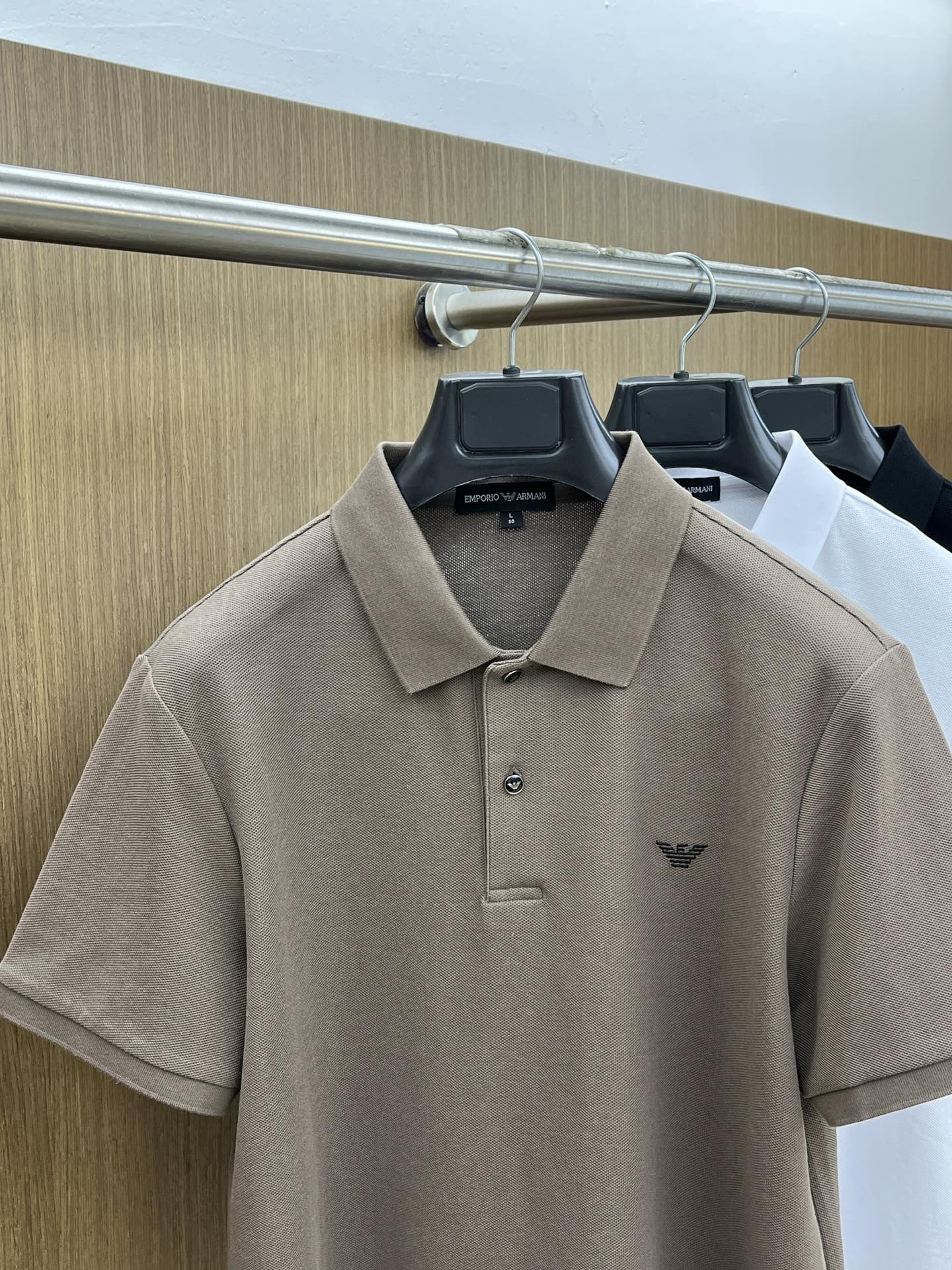 新款 AJ 🔥🔥春夏新款男士短袖Polo衫，品牌最新设计元素！既不单调也不复杂,恰到好处的展现品味！客供