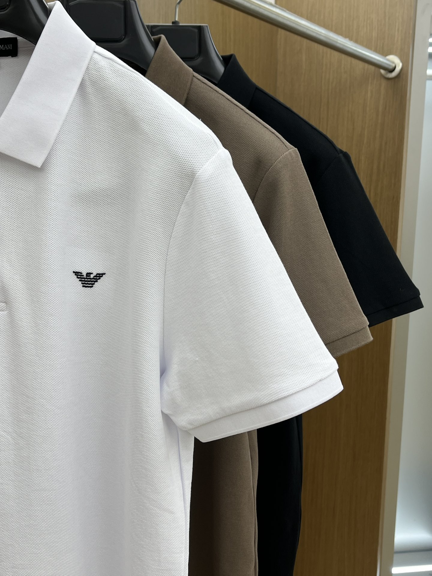 新款 AJ 🔥🔥春夏新款男士短袖Polo衫，品牌最新设计元素！既不单调也不复杂,恰到好处的展现品味！客供