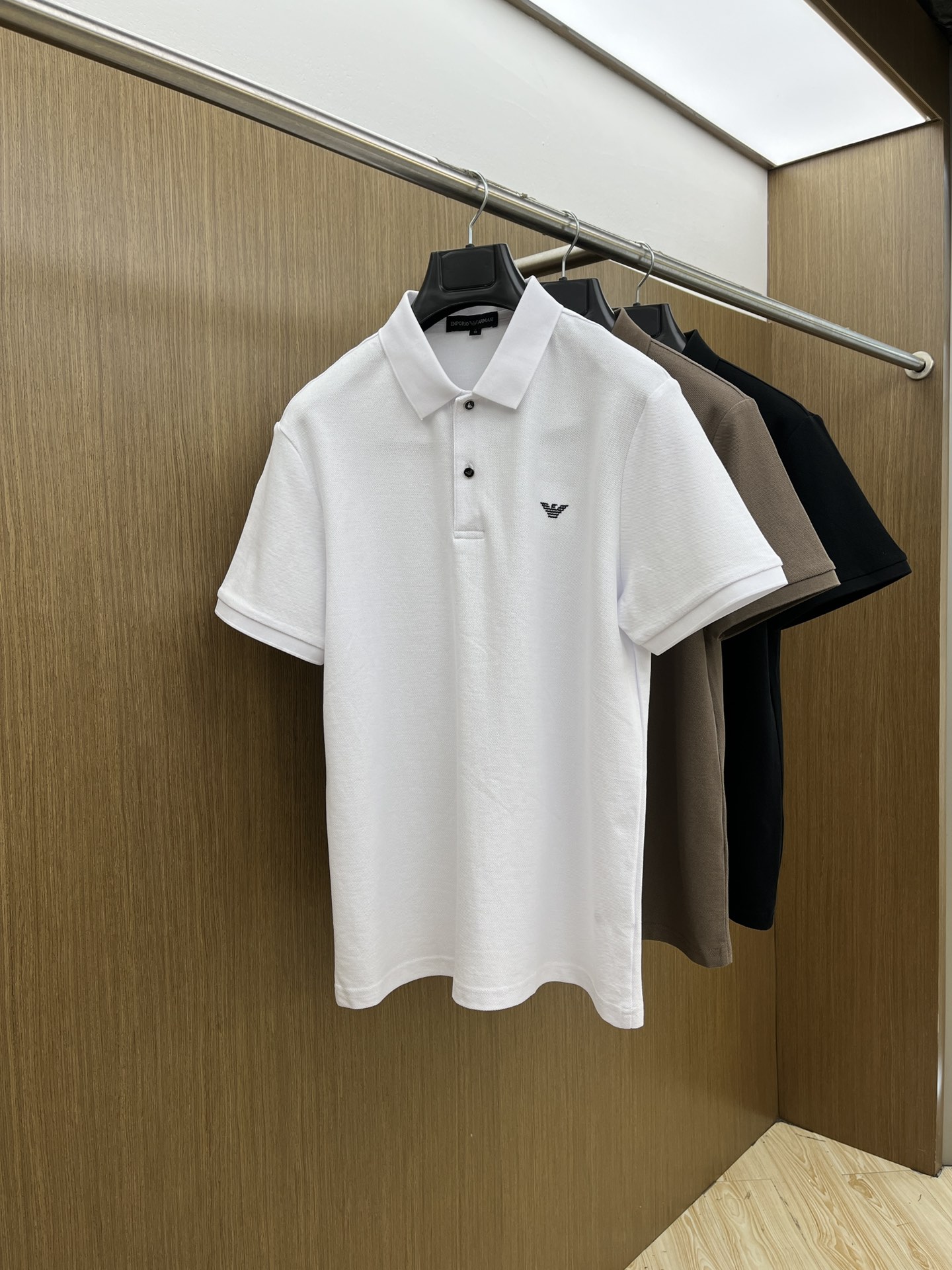 NO:456779,New AJ Spring and Summer New Men's Short-Sleeve Polo Shirt, the latest brand design elements!  Neither monotonous nor complicated, it shows taste just right!  Customer-supplied top-quality custom bead flooring fabrics!  Comfortable, sweat-absorbing and breathable, the unique high-end fabric presents a simple and elegant temperament!  Clarinet plaid pattern design!  Leather logo pattern design on chest!  Full three-dimensional! Standard cutting design!  Every detail is a reflection of high-end fashion. FDL size: M-4XL, T-shirt, alexander wang19860909新款 AJ 春夏新款男士短袖Polo衫,品牌最新设计元素！既不单调也不复杂,恰到好处的展现品味！客供顶级定制珠地棉面料！舒适吸汗透气根本不在话下,面料独具的高奢感呈现简约优雅气质！领口格子图案设计！胸前皮革logo图案设计！饱满立体!标准裁剪设计！每一处细节都是与高端时尚同步的体现fdl 尺码:M-4XL,,T-shirt,alexander wang,Men's clothing