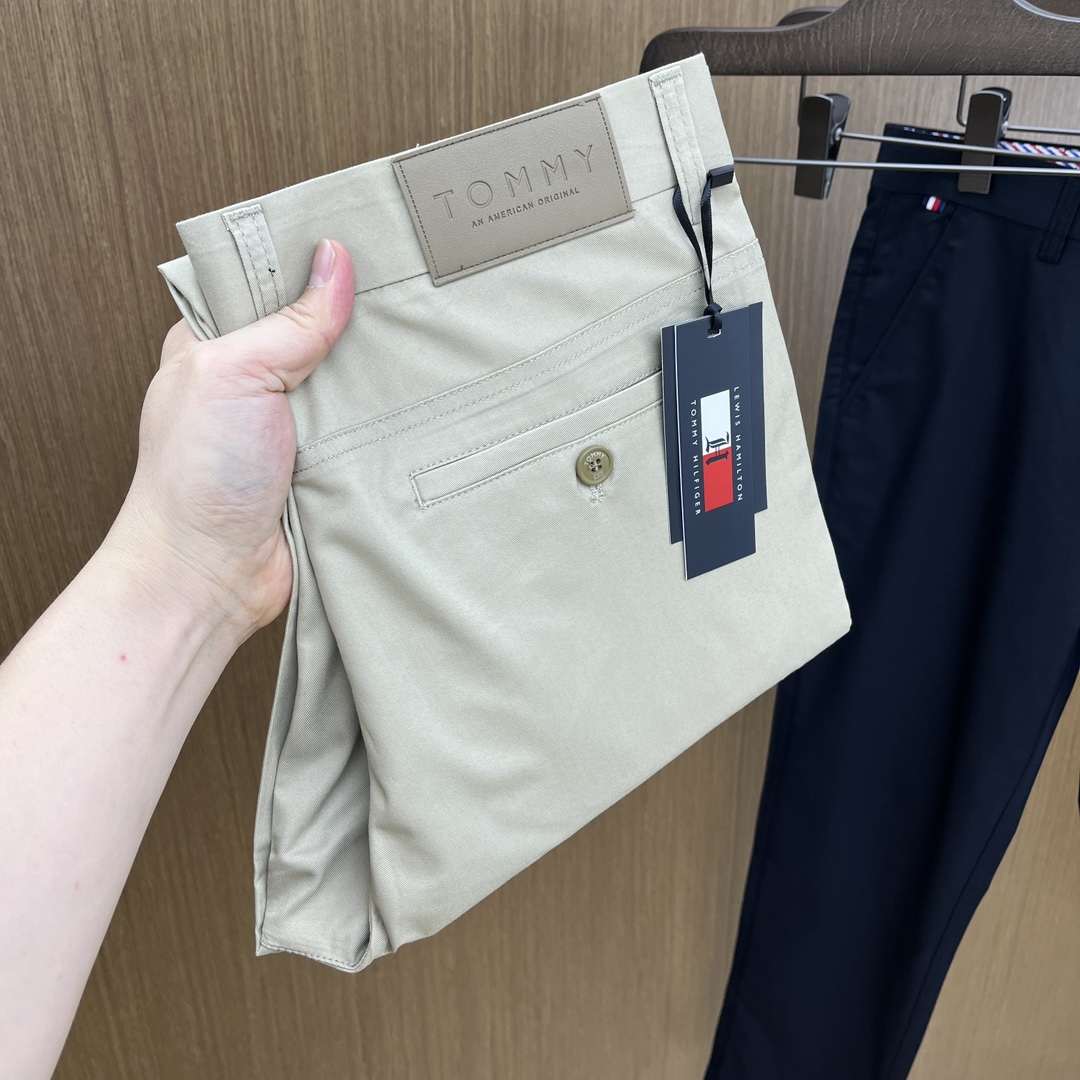 NO:414485,New product Tom Spring and Summer new casual trousers, trousers are released simultaneously on the official website, trouser body craft design, imported customer-supplied auxiliary materials, fabric customization, and OEM products are free of inspection!  Every detail is the ultimate, the original hardware accessories are trendy and stylish, and they are a must-have item for trendy people!  Original single production of fh12!  Number of codes 29-38 None 35.37,,tom ford,alexander wang19860909新品 Tom 春夏新品休闲裤西裤,官网同步发售,裤身工艺设计,进口客供辅料、面料定制,代工厂出品免检！每个细节做到极致,原版五金配件,潮范十足、上身有型帅气,潮人必备单品！ fh12原单出品！ 码数29-38无35.37,,tom ford,alexander wang,Men's clothing