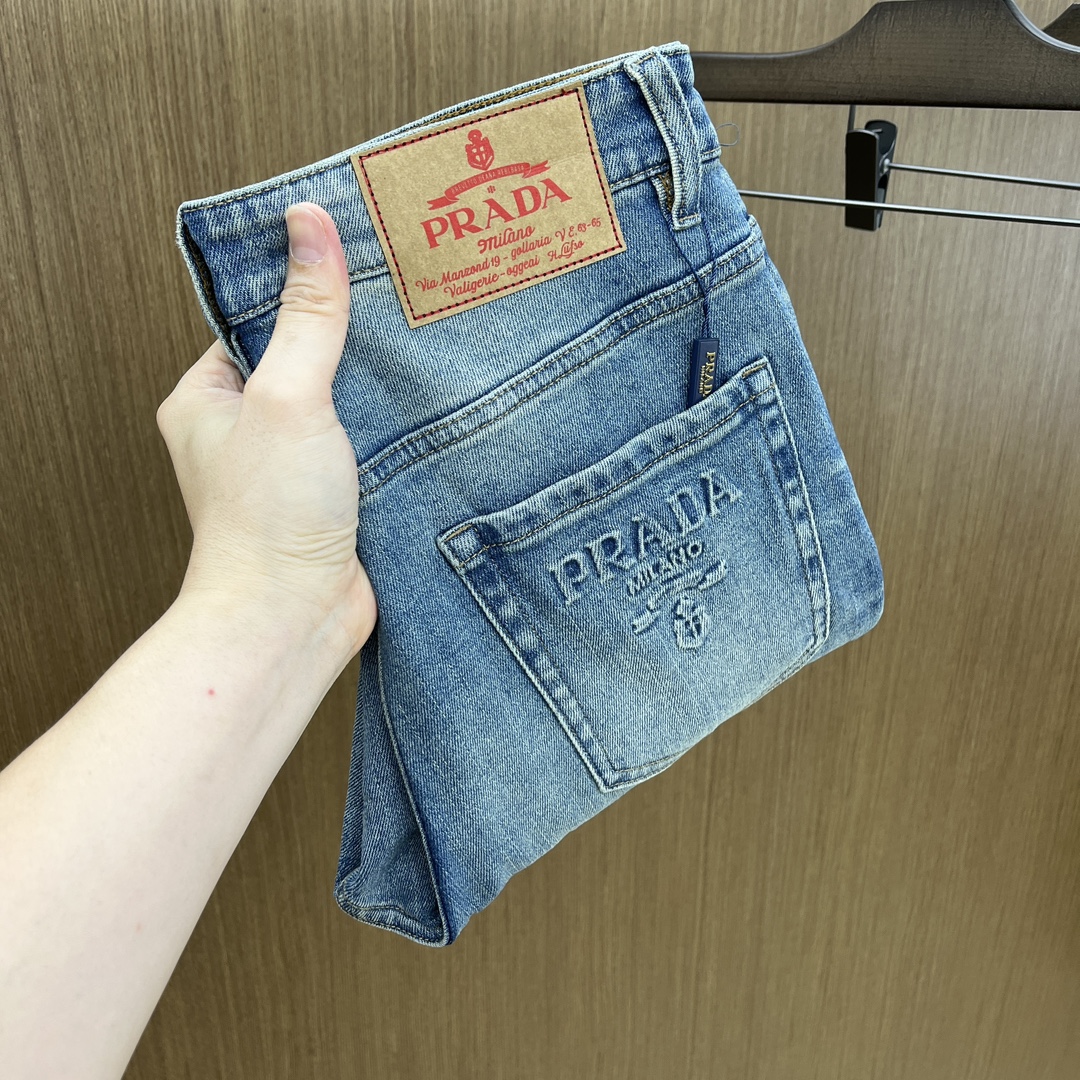 NO:427694,Price adjustment New PD high-end customization, the latest jeans in early spring 2025 are released simultaneously on the counter. Original customization reproduction. Customer-supplied hardware and accessories. Original quality. Imported denim fabric heavy-duty washing. Boutique leather brand. Fine workmanship and excellent upper body!  FMZ preferred single product number 30-38 no 35.37, jeans, alexander wang19860909调价 新款 PD 高端定制、2025早春最新款牛仔裤 柜台同步发售 原版定制复刻 客供五金辅料 原单品质 进口牛仔面料重工洗水 精品皮牌 做工走线精细 上身绝佳！fmz优选单品 码数30-38无35.37,,jeans,alexander wang,Men's clothing