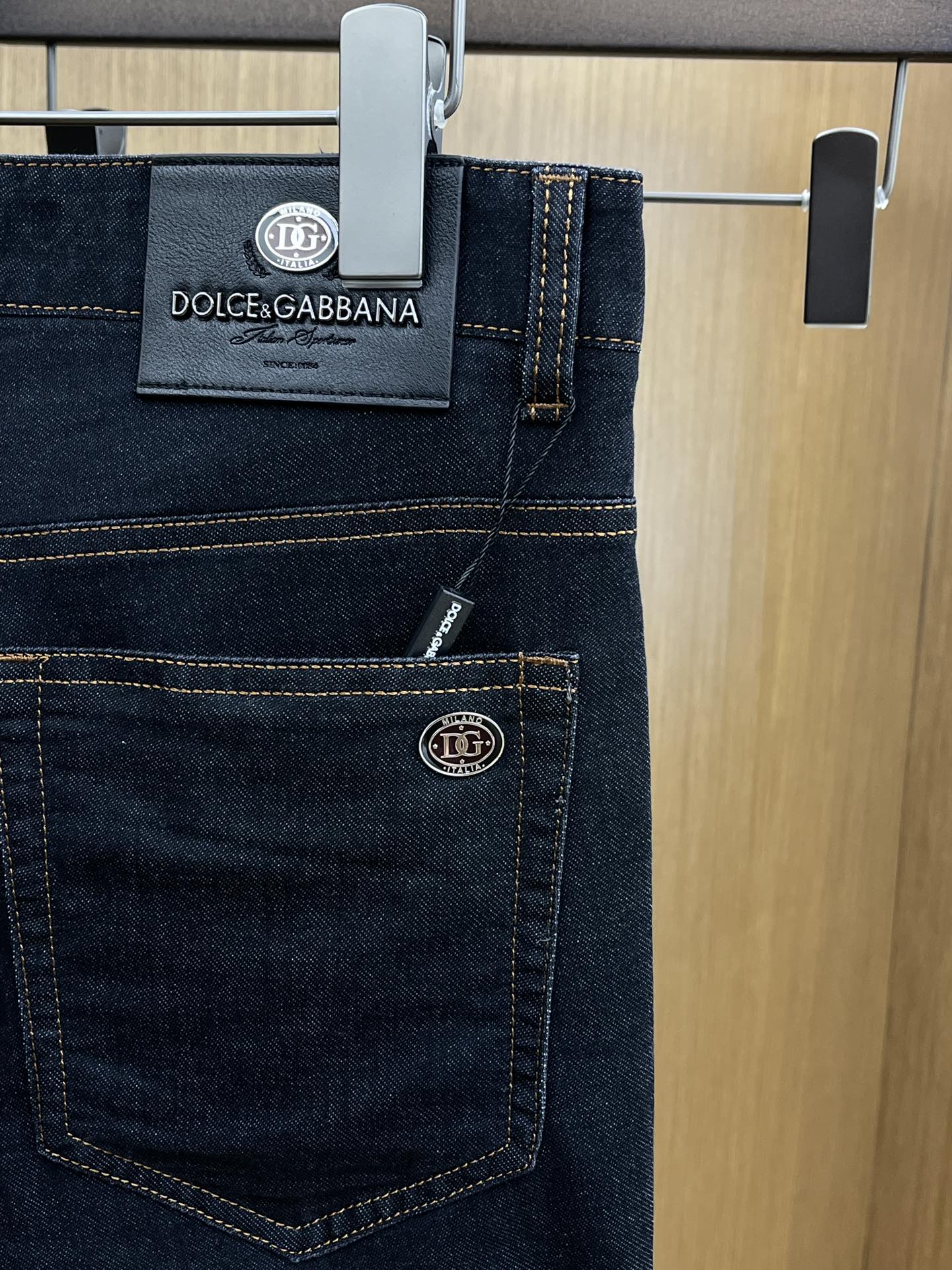 新品 DG 🔥春夏新品休闲牛仔裤 官网同步发售，裤身工艺设计，进口客供辅料、东欧牛仔面料定制，代工厂出品