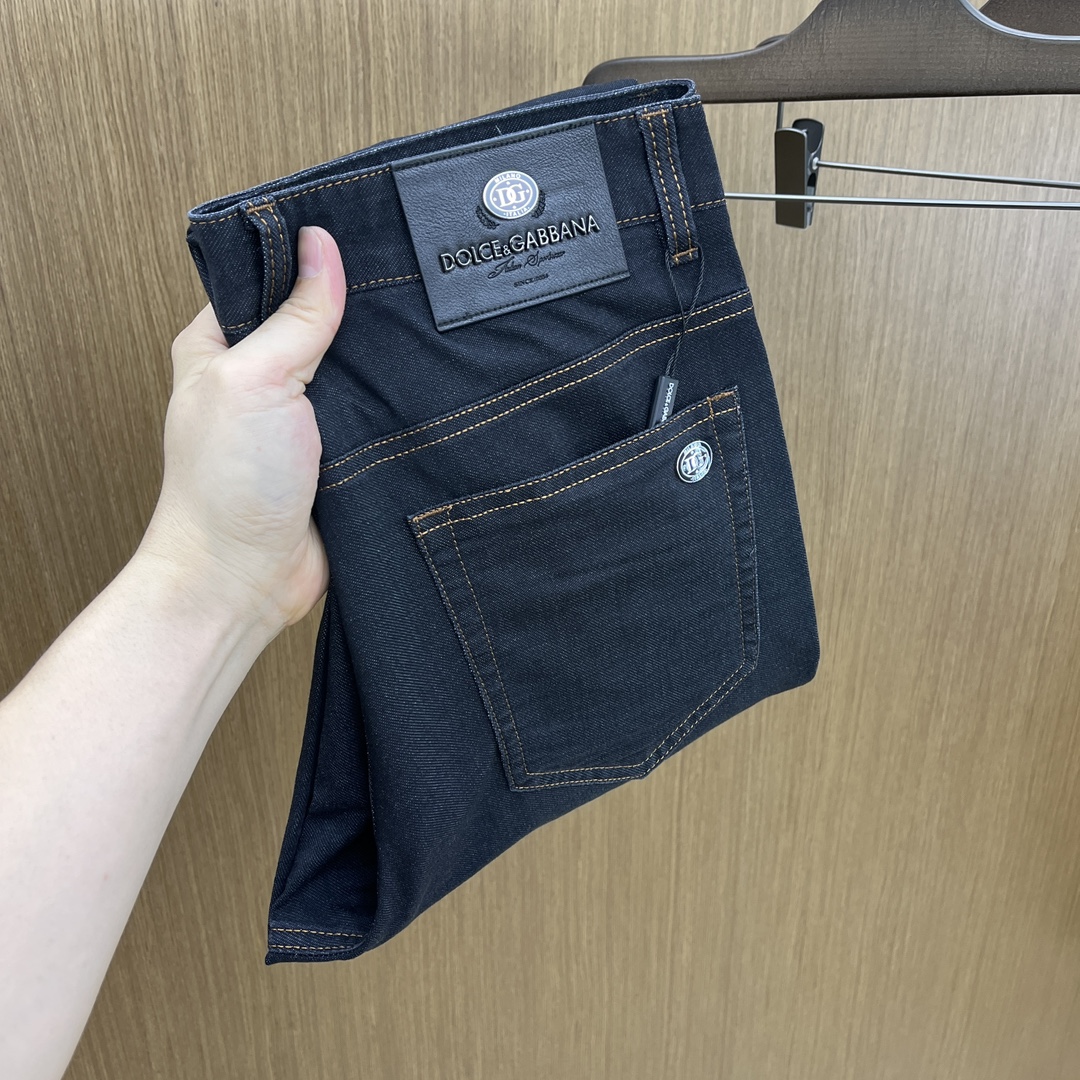 NO:414459,New product DG spring and summer new casual jeans are available simultaneously on the official website, trouser body craft design, imported customer-supplied auxiliary materials, customized Eastern European denim fabrics, and OEM products are free of inspection!  Every detail is the ultimate, the original hardware accessories are trendy and stylish, and they are a must-have item for trendy people!  Original single production of fh12!  Number of codes 29-38 None 35.37, jeans,alexander wang19860909新品 DG 春夏新品休闲牛仔裤 官网同步发售,裤身工艺设计,进口客供辅料、东欧牛仔面料定制,代工厂出品免检！每个细节做到极致,原版五金配件,潮范十足、上身有型帅气,潮人必备单品！ fh12原单出品！ 码数29-38无35.37,,jeans,alexander wang,Men's clothing