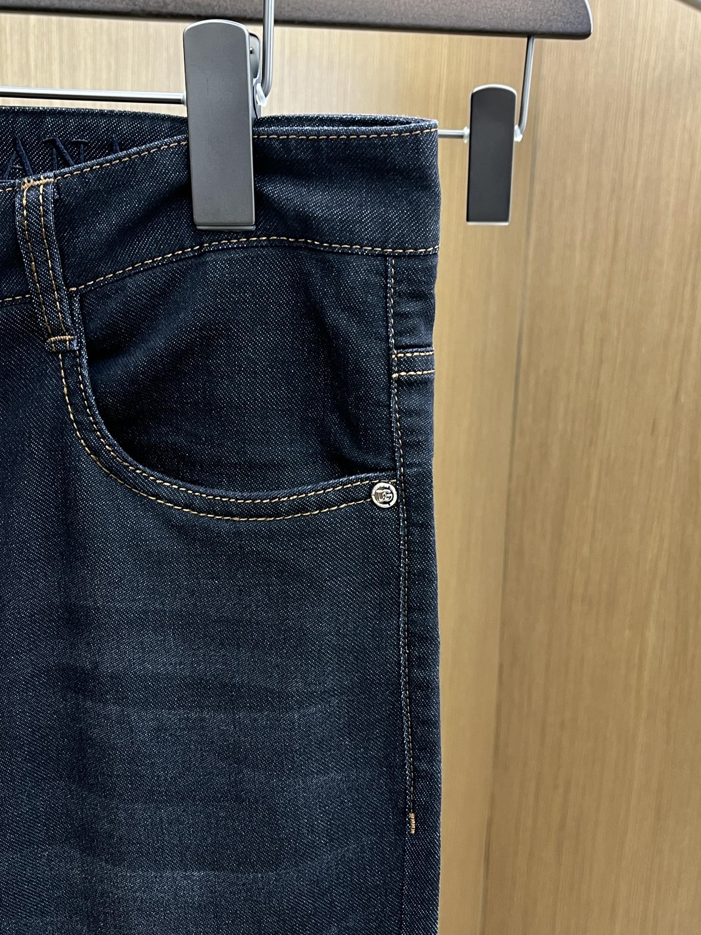 新品 DG 🔥春夏新品休闲牛仔裤 官网同步发售，裤身工艺设计，进口客供辅料、东欧牛仔面料定制，代工厂出品