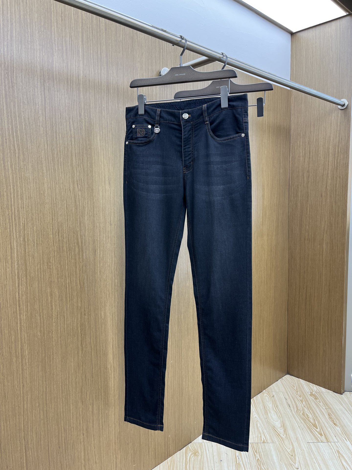 新品 DG 🔥春夏新品休闲牛仔裤 官网同步发售，裤身工艺设计，进口客供辅料、东欧牛仔面料定制，代工厂出品