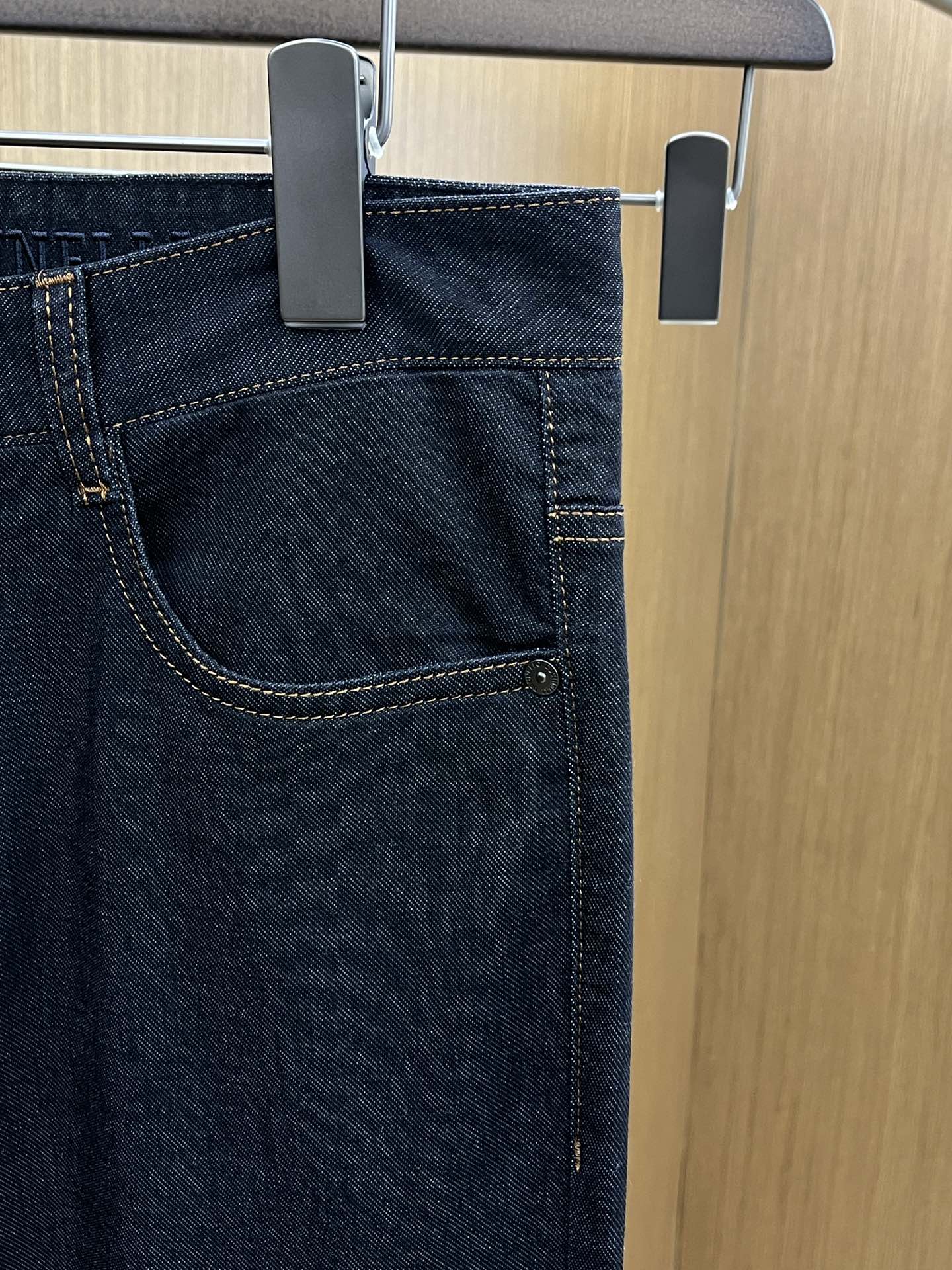 新品 Bc🔥春夏新品休闲牛仔裤 官网同步发售，裤身工艺设计，进口客供辅料、东欧牛仔面料定制，代工厂出品免