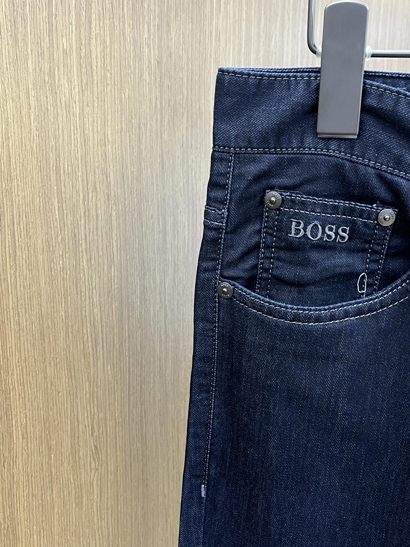 新品 Boss 🔥春夏新品休闲牛仔裤 官网同步发售，裤身工艺设计，进口客供辅料、东欧牛仔面料定制，代工厂