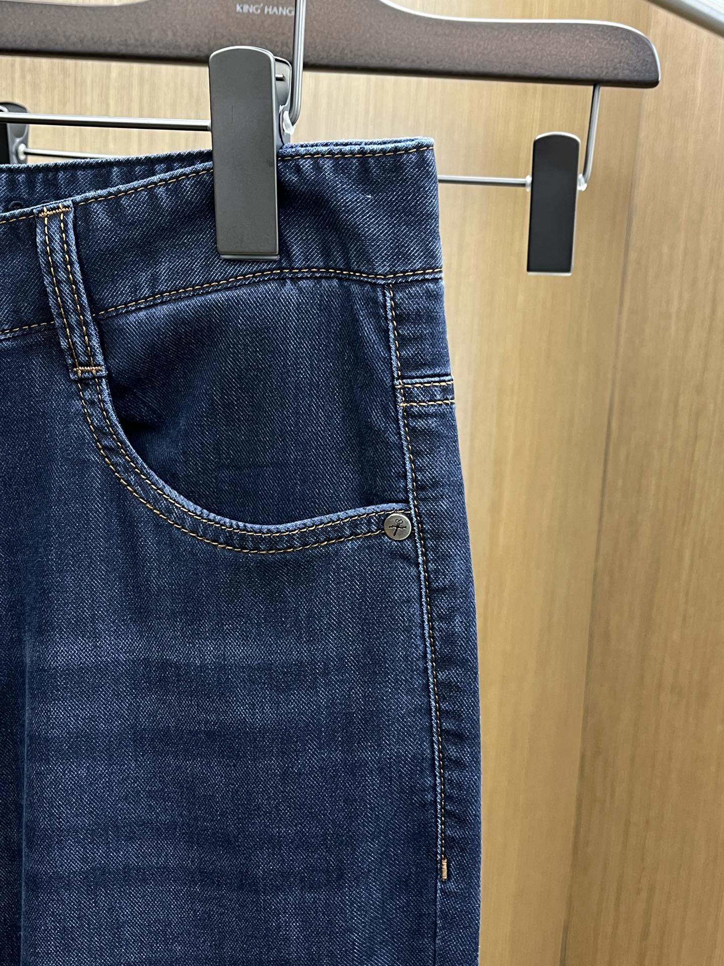 新品 TRA🔥春夏新品休闲牛仔裤 官网同步发售，裤身工艺设计，进口客供辅料、东欧牛仔面料定制，代工厂出品