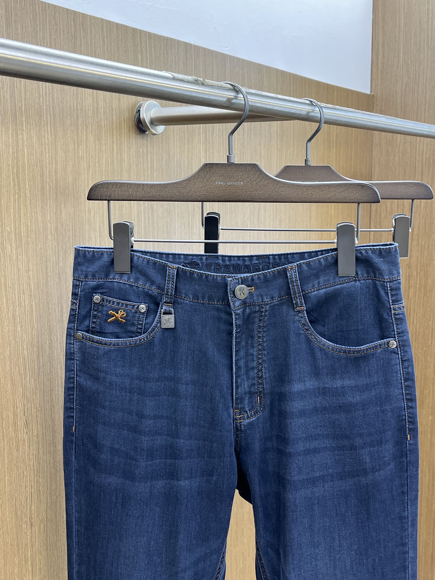 新品 TRA🔥春夏新品休闲牛仔裤 官网同步发售，裤身工艺设计，进口客供辅料、东欧牛仔面料定制，代工厂出品