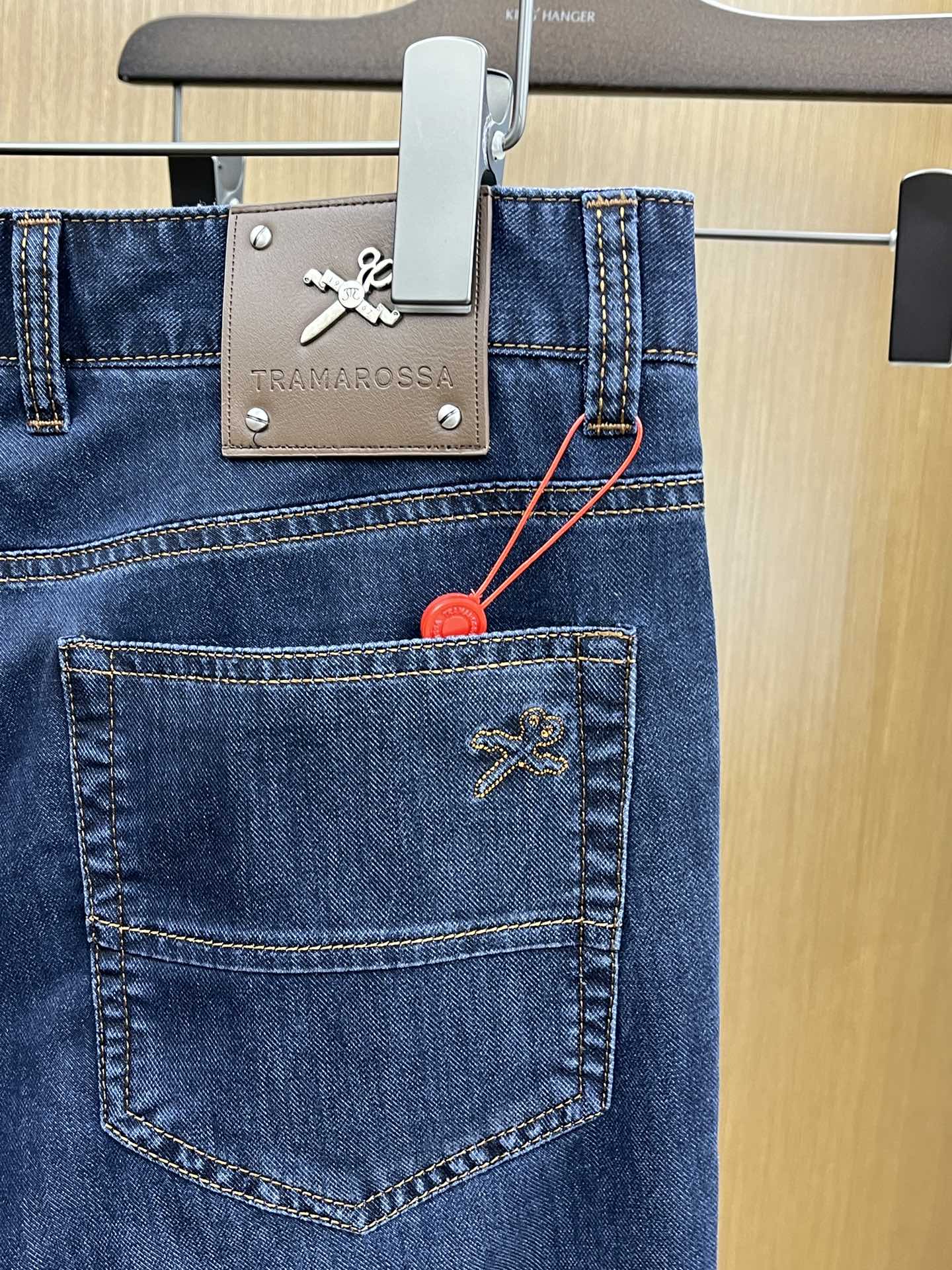 新品 TRA🔥春夏新品休闲牛仔裤 官网同步发售，裤身工艺设计，进口客供辅料、东欧牛仔面料定制，代工厂出品