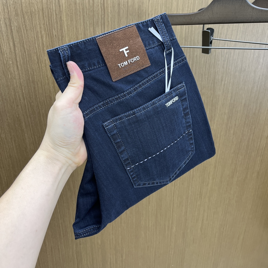 NO:447344,New products TF Spring and summer new casual jeans are available simultaneously on the official website, trouser body craft design, imported customer-supplied auxiliary materials, customized Eastern European denim fabrics, and OEM products are free of inspection!  Every detail is the ultimate, the original hardware accessories are trendy and stylish, and they are a must-have item for trendy people!  Original single production of fh12!  Number of codes 29-38 None 35.37,,tom ford,jeans,alexander wang19860909新品 TF 春夏新品休闲牛仔裤 官网同步发售,裤身工艺设计,进口客供辅料、东欧牛仔面料定制,代工厂出品免检！每个细节做到极致,原版五金配件,潮范十足、上身有型帅气,潮人必备单品！ fh12原单出品！ 码数29-38无35.37,,tom ford,jeans,alexander wang,Men's clothing
