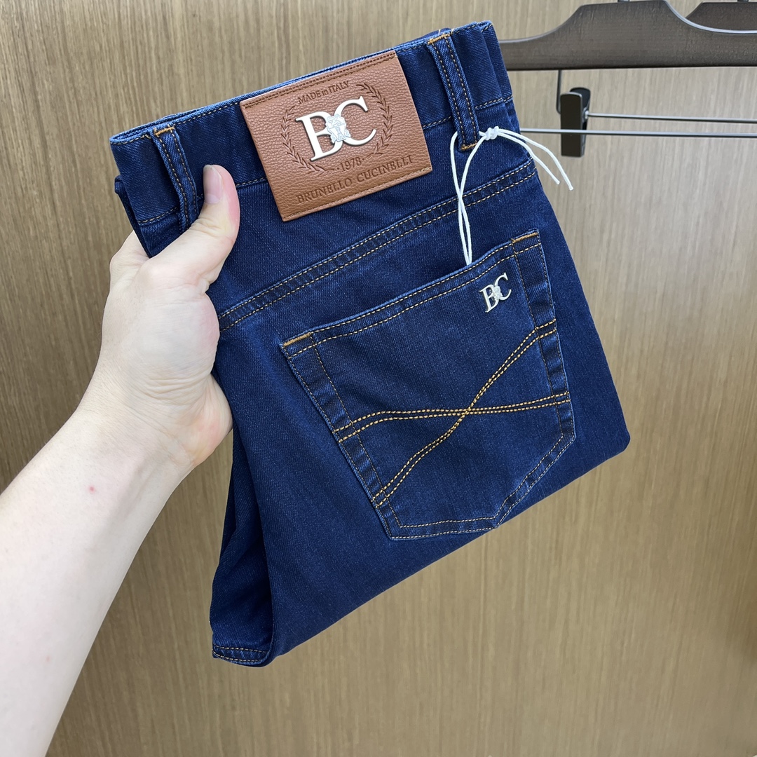 “High-Quality P572 BC Recreational Jeans with Unique Design and Premium Details”