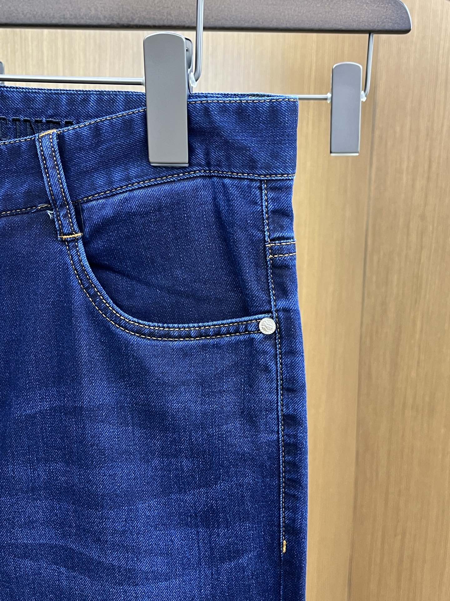 “High-Quality P572 BC Recreational Jeans with Unique Design and Premium Details” - 图片 6