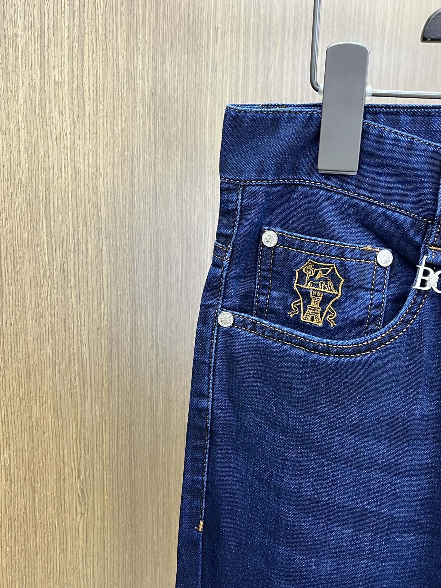 “High-Quality P572 BC Recreational Jeans with Unique Design and Premium Details” - 图片 5