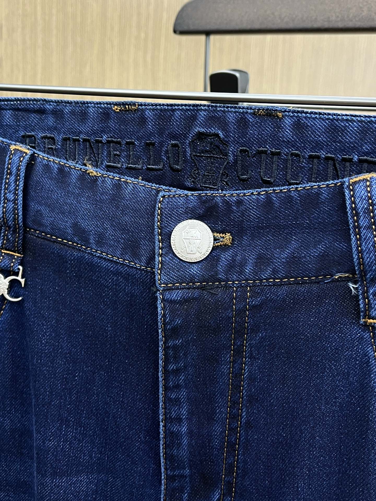 “High-Quality P572 BC Recreational Jeans with Unique Design and Premium Details” - 图片 4