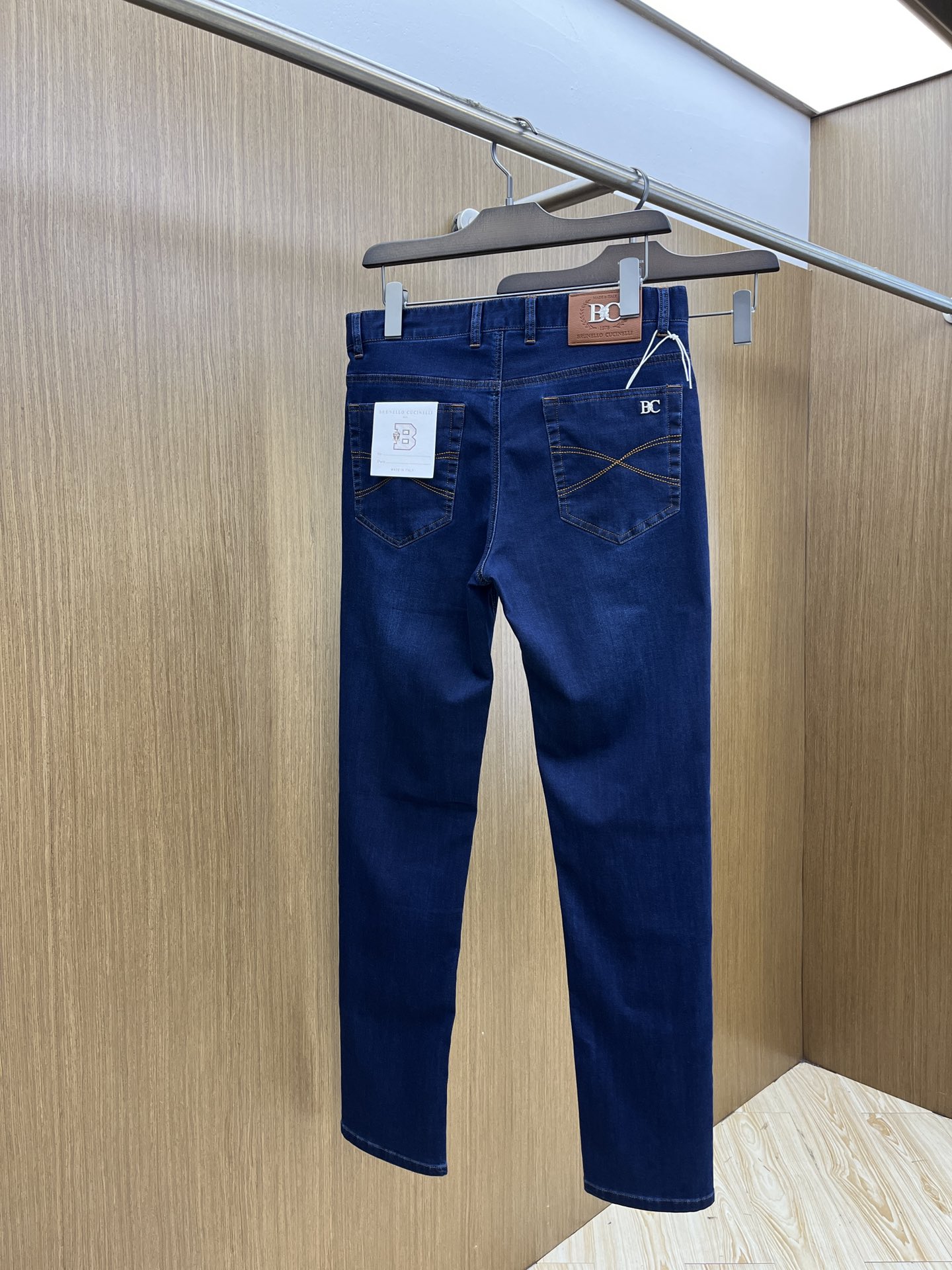 “High-Quality P572 BC Recreational Jeans with Unique Design and Premium Details” - 图片 8