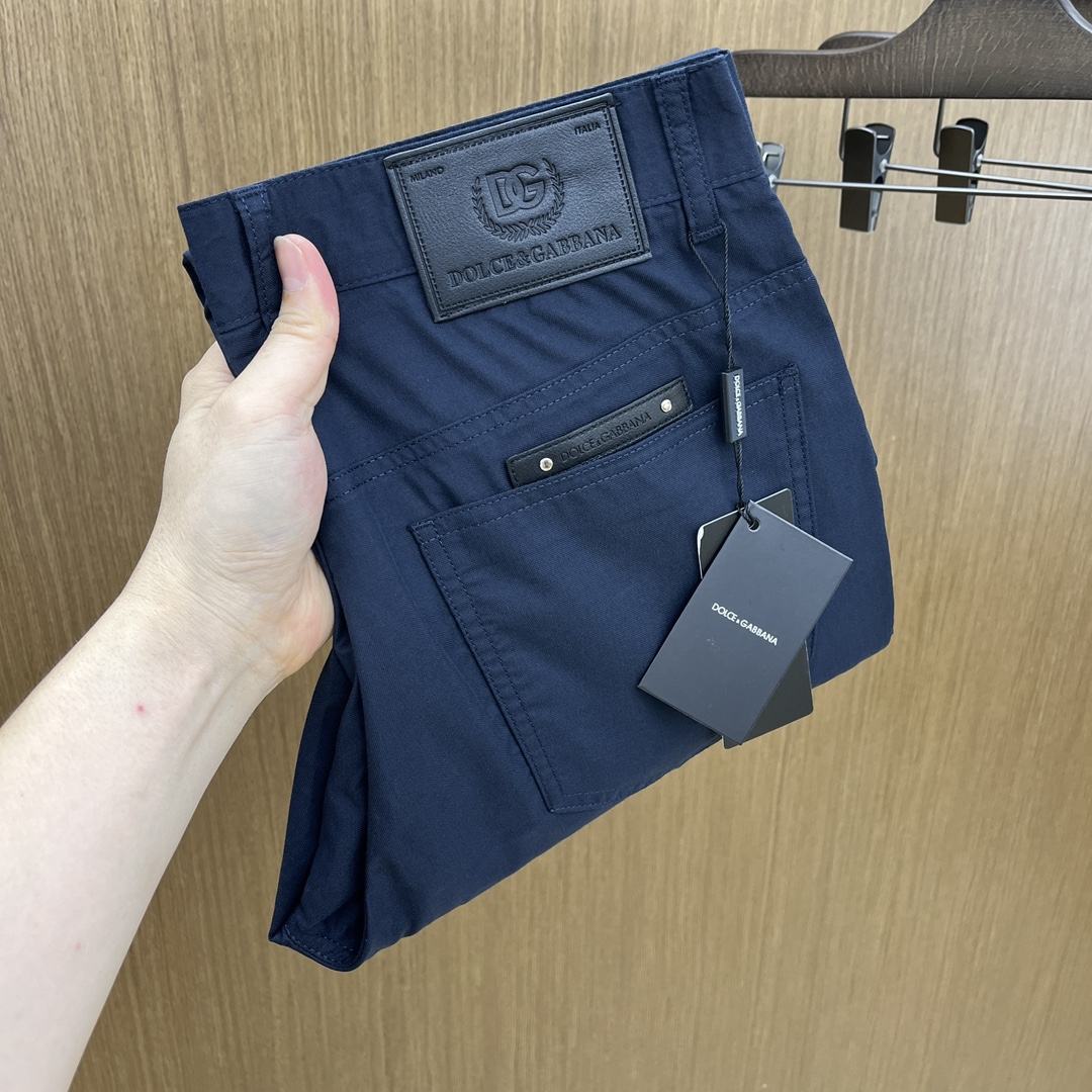 NO:447324,New product DG spring and summer new casual trousers, simultaneously released on the official website, trouser body craft design, imported customer-supplied auxiliary materials, fabric customization, and OEM products are free of inspection!  Every detail is the ultimate, the original hardware accessories are trendy and stylish, and they are a must-have item for trendy people!  Original single production of fh12!  Number of codes 29-38 None 35.37, alexander wang19860909新品 DG 春夏新品休闲裤西裤,官网同步发售,裤身工艺设计,进口客供辅料、面料定制,代工厂出品免检！每个细节做到极致,原版五金配件,潮范十足、上身有型帅气,潮人必备单品！ fh12原单出品！ 码数29-38无35.37,,alexander wang,Men's clothing