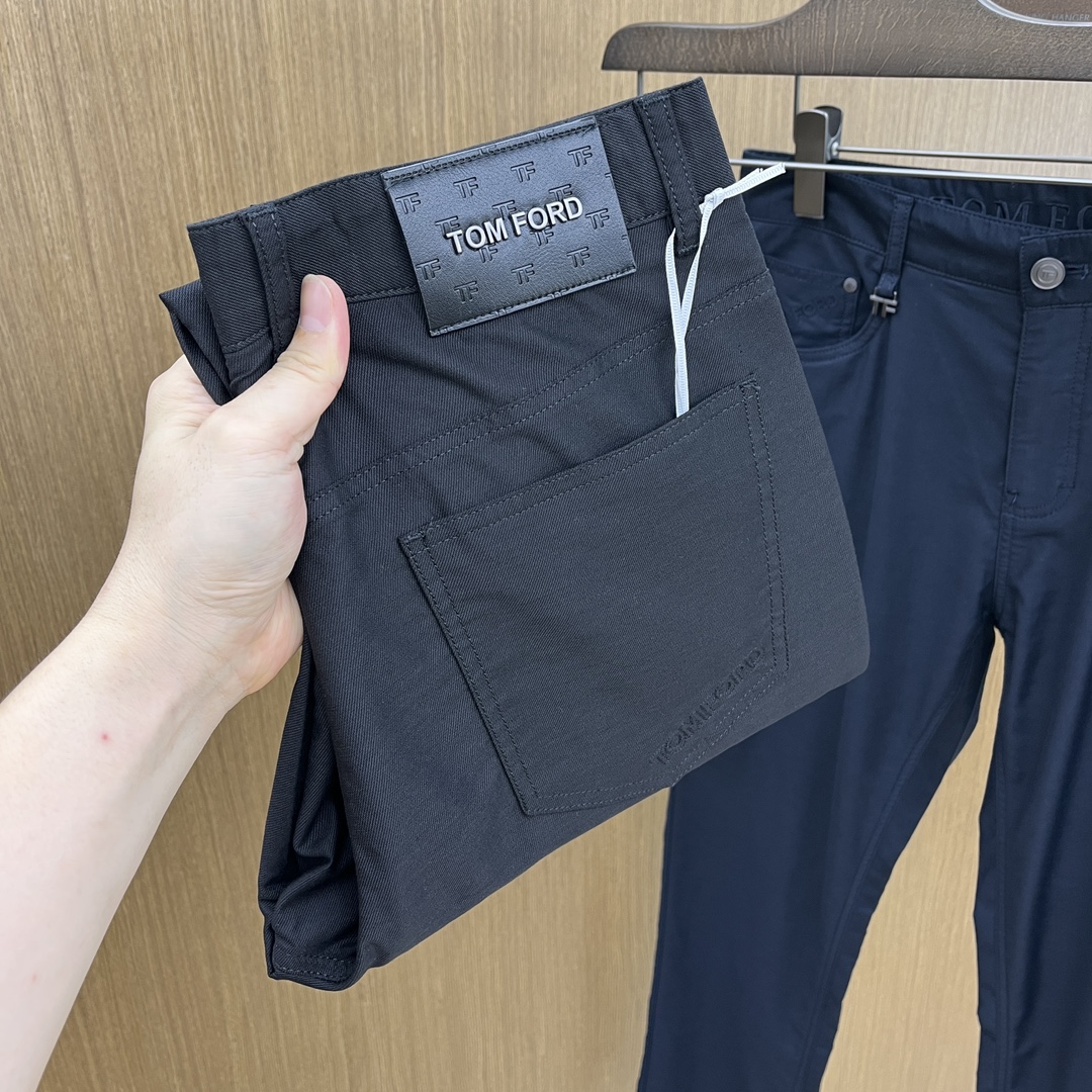 NO:511715,New TF spring and summer new casual trousers, trousers, released simultaneously on the official website, trouser body craft design, imported customer-supplied auxiliary materials, fabric customization, and OEM products are free of inspection!  Every detail is the ultimate, the original hardware accessories are trendy and stylish, and they are a must-have item for trendy people!  Original single production of fh12!  Number of codes 29-38 None 35.37,,tom ford,alexander wang19860909新品 TF 春夏新品休闲裤西裤,官网同步发售,裤身工艺设计,进口客供辅料、面料定制,代工厂出品免检！每个细节做到极致,原版五金配件,潮范十足、上身有型帅气,潮人必备单品！ fh12原单出品！ 码数29-38无35.37,,tom ford,alexander wang,Men's clothing