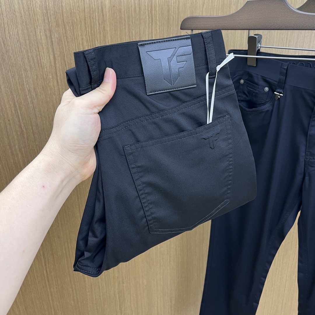 NO:513275,New TF spring and summer new casual trousers, trousers, released simultaneously on the official website, trouser body craft design, imported customer-supplied auxiliary materials, fabric customization, and OEM products are free of inspection!  Every detail is the ultimate, the original hardware accessories are trendy and stylish, and they are a must-have item for trendy people!  Original single production of fh12!  Number of codes 29-38 None 35.37,,tom ford,alexander wang19860909新品 TF 春夏新品休闲裤西裤,官网同步发售,裤身工艺设计,进口客供辅料、面料定制,代工厂出品免检！每个细节做到极致,原版五金配件,潮范十足、上身有型帅气,潮人必备单品！ fh12原单出品！ 码数29-38无35.37,,tom ford,alexander wang,Men's clothing
