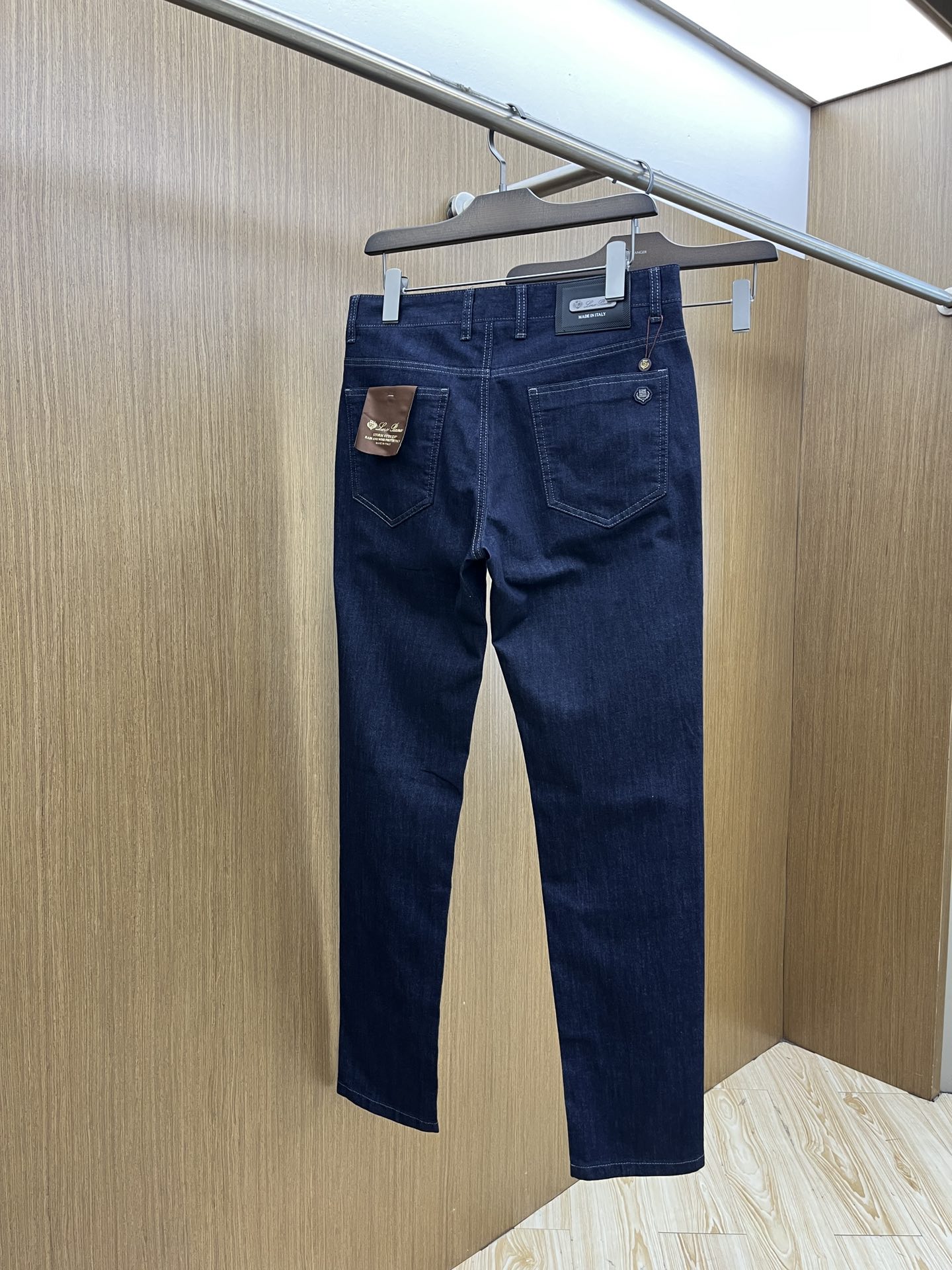 新品 lP🆕 🔥春夏新品休闲牛仔裤 官网同步发售，裤身工艺设计，进口客供辅料、东欧牛仔面料定制，代工厂出