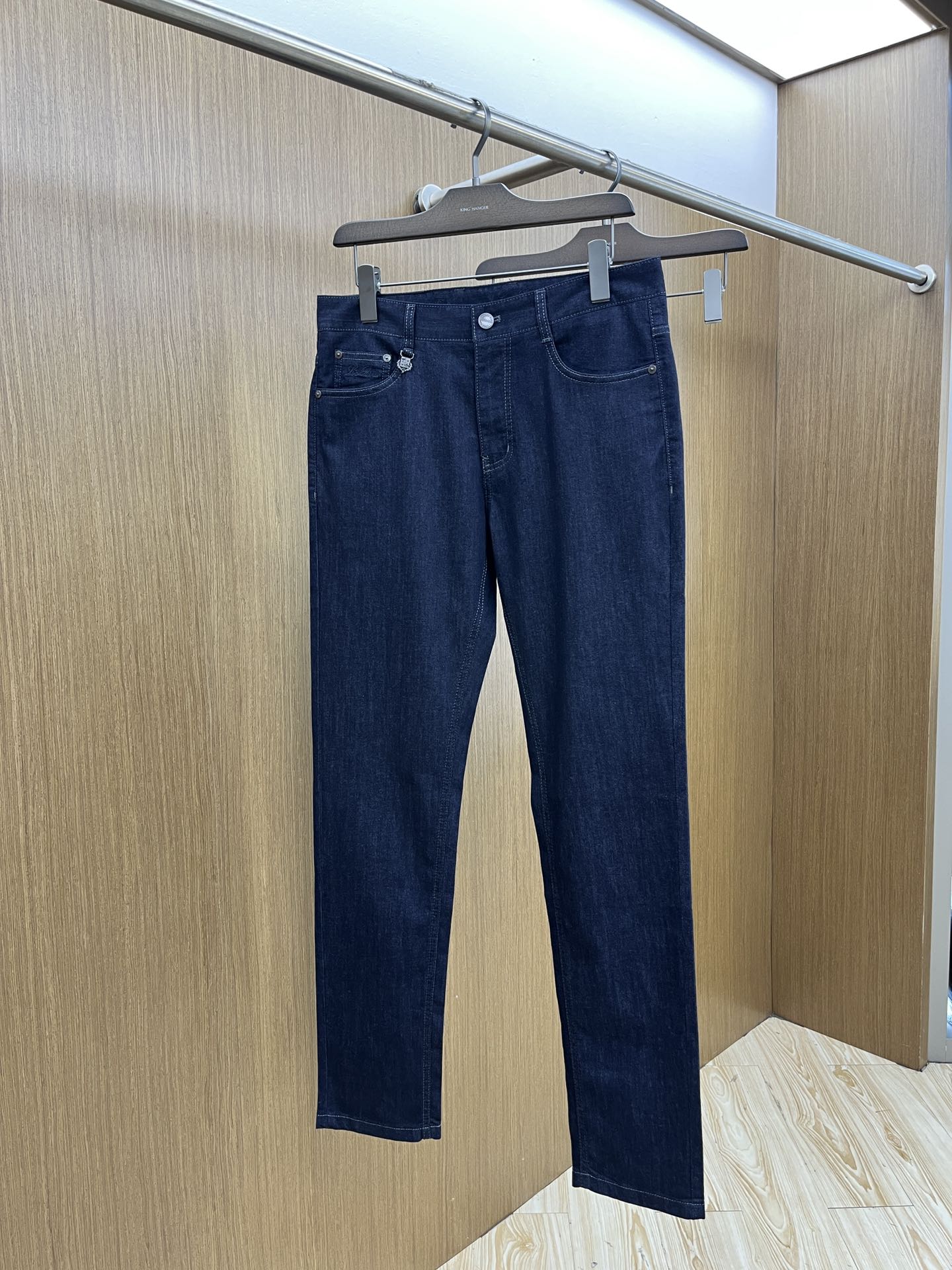 新品 lP🆕 🔥春夏新品休闲牛仔裤 官网同步发售，裤身工艺设计，进口客供辅料、东欧牛仔面料定制，代工厂出