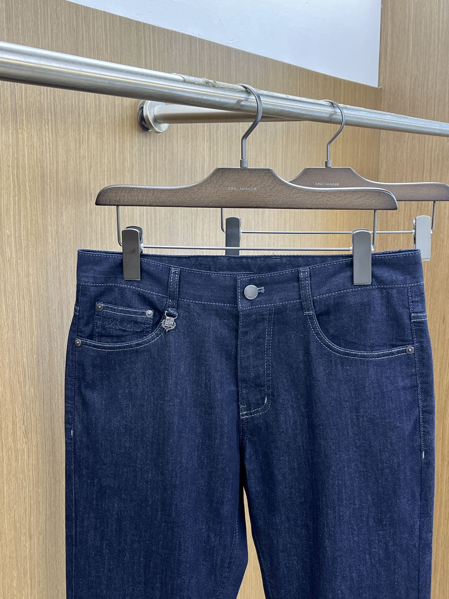 新品 lP🆕 🔥春夏新品休闲牛仔裤 官网同步发售，裤身工艺设计，进口客供辅料、东欧牛仔面料定制，代工厂出