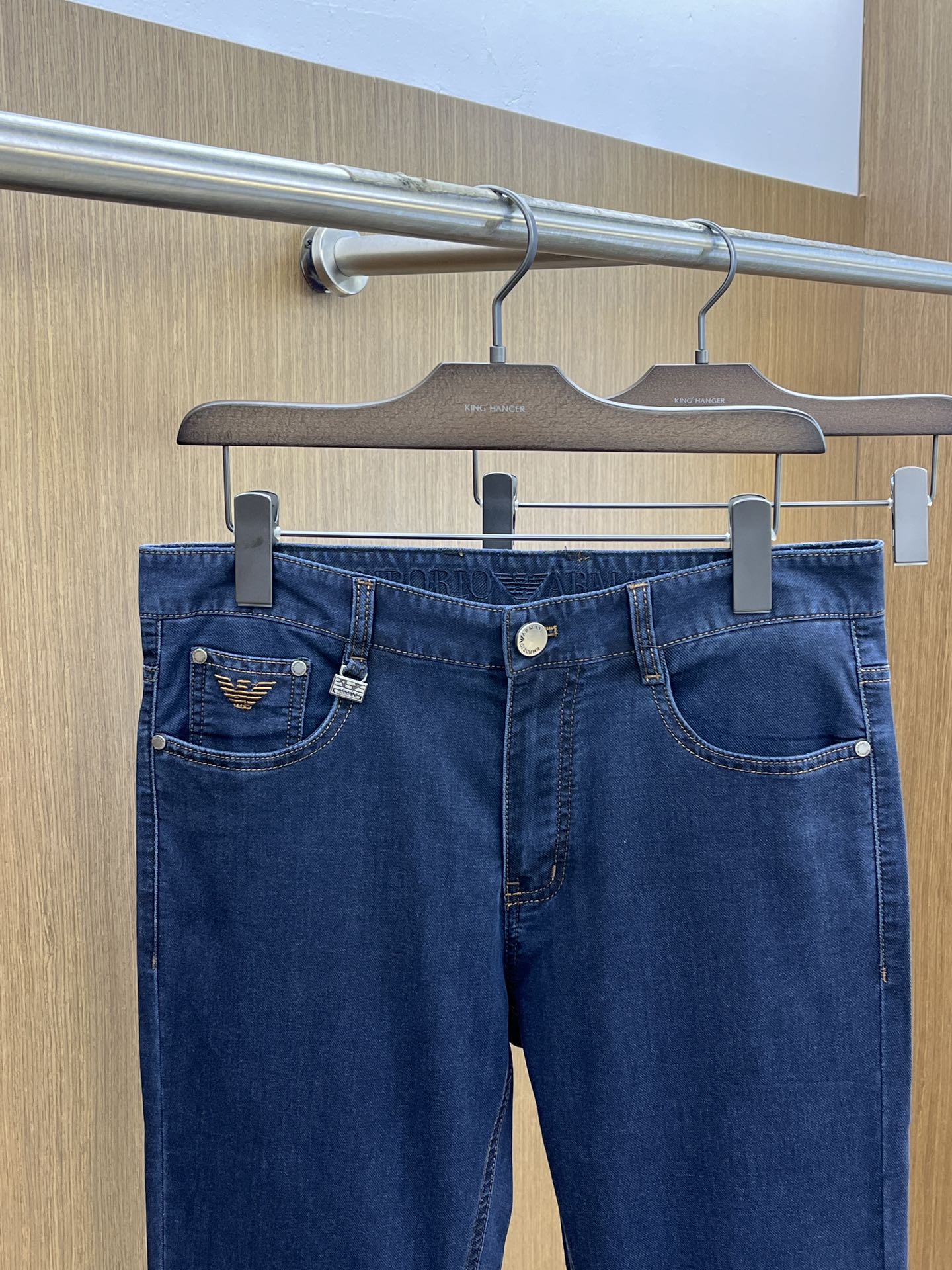 新品 AJ 🔥春夏新品休闲牛仔裤 官网同步发售，裤身工艺设计，进口客供辅料、东欧牛仔面料定制，代工厂出品