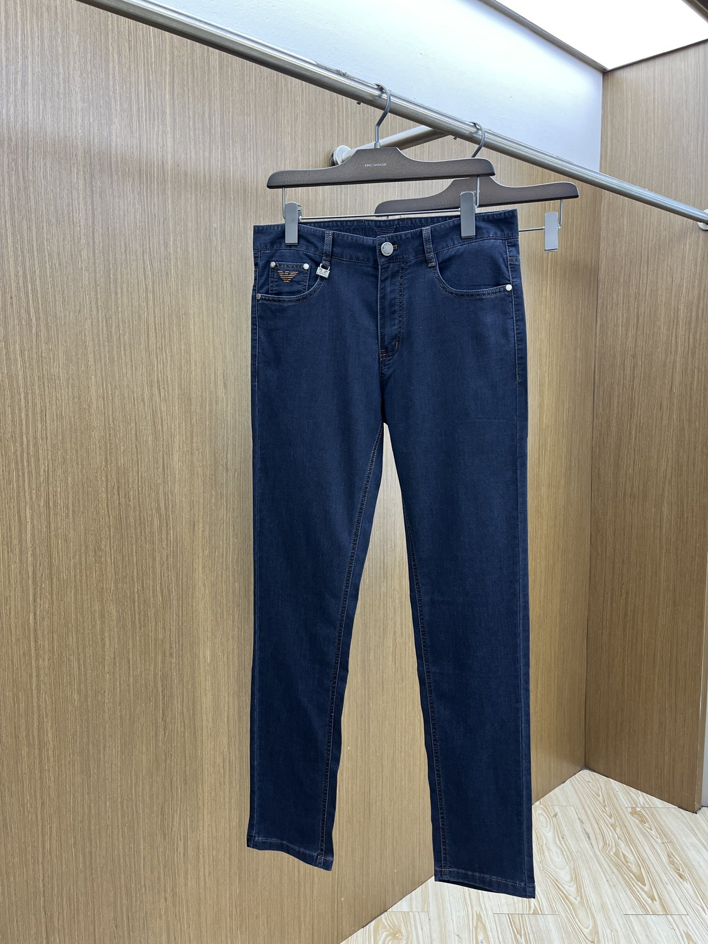 新品 AJ 🔥春夏新品休闲牛仔裤 官网同步发售，裤身工艺设计，进口客供辅料、东欧牛仔面料定制，代工厂出品