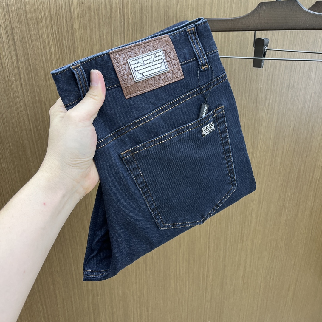 NO:513276,New products AJ Spring and Summer New Casual Jeans are available simultaneously on the official website, trouser body craft design, imported customer-supplied auxiliary materials, customized Eastern European denim fabrics, and OEM products are free of inspection!  Every detail is the ultimate, the original hardware accessories are trendy and stylish, and they are a must-have item for trendy people!  Original single production of fh12!  Number of codes 29-38 None 35.37, jeans,alexander wang19860909新品 AJ 春夏新品休闲牛仔裤 官网同步发售,裤身工艺设计,进口客供辅料、东欧牛仔面料定制,代工厂出品免检！每个细节做到极致,原版五金配件,潮范十足、上身有型帅气,潮人必备单品！ fh12原单出品！ 码数29-38无35.37,,jeans,alexander wang,Men's clothing