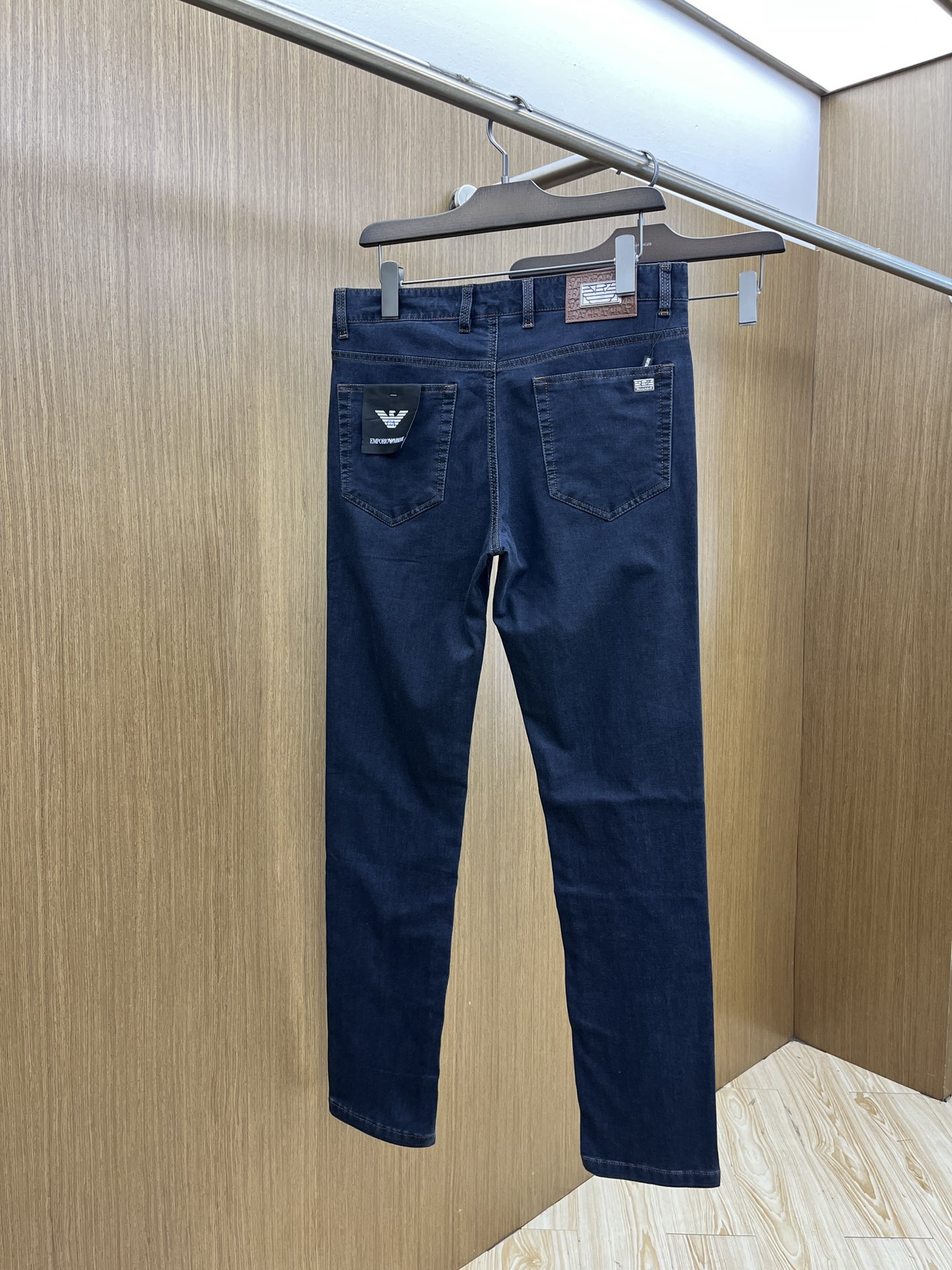 新品 AJ 🔥春夏新品休闲牛仔裤 官网同步发售，裤身工艺设计，进口客供辅料、东欧牛仔面料定制，代工厂出品