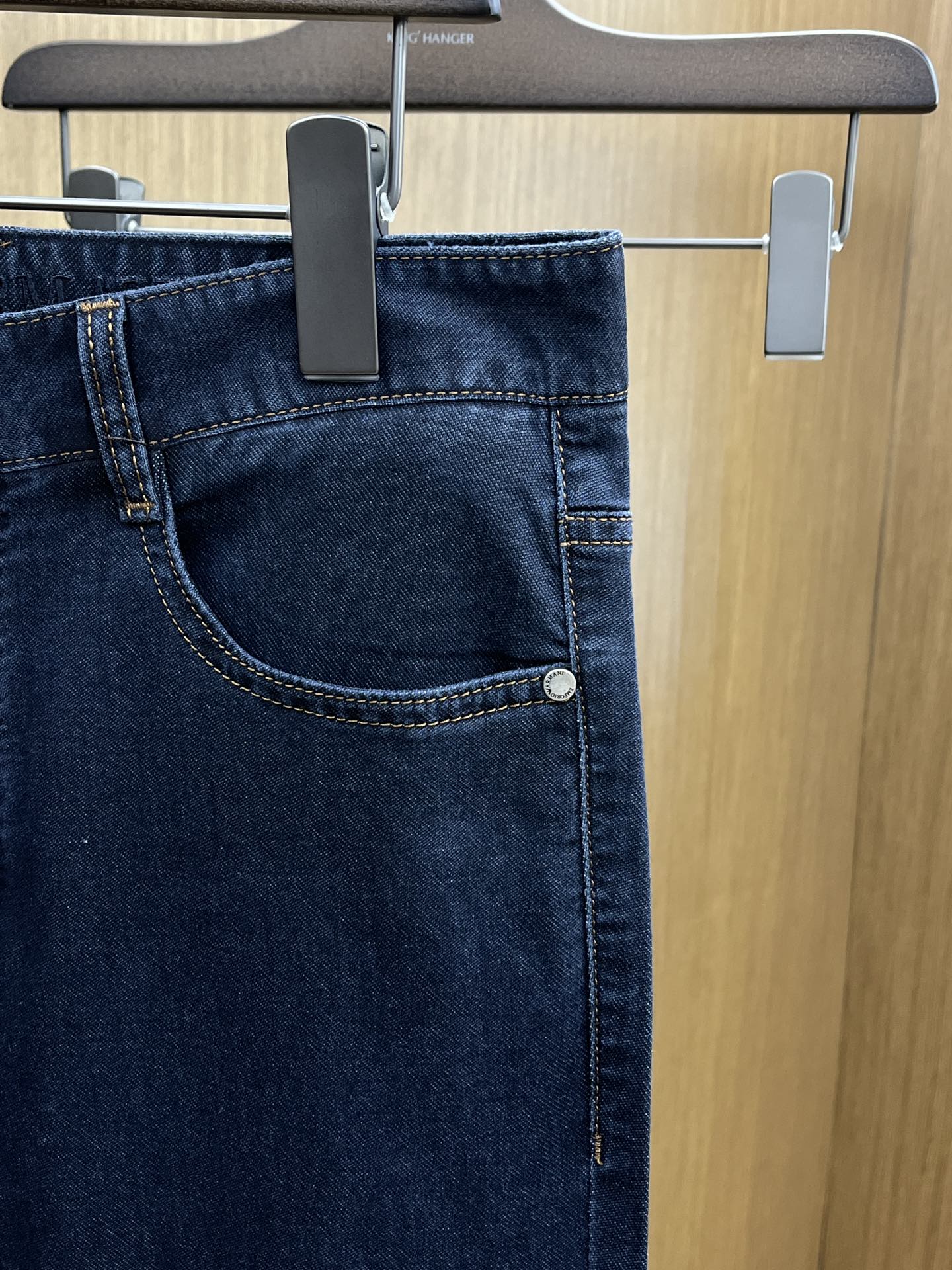 新品 AJ 🔥春夏新品休闲牛仔裤 官网同步发售，裤身工艺设计，进口客供辅料、东欧牛仔面料定制，代工厂出品