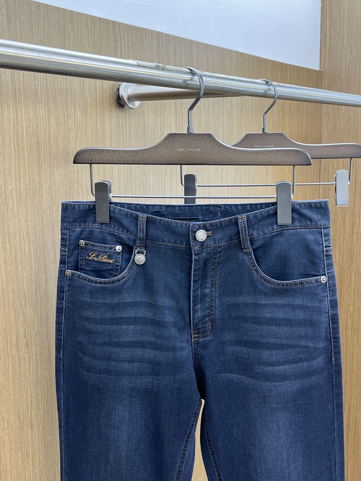 新品 lP🆕 🔥春夏新品休闲牛仔裤 官网同步发售，裤身工艺设计，进口客供辅料、东欧牛仔面料定制，代工厂出