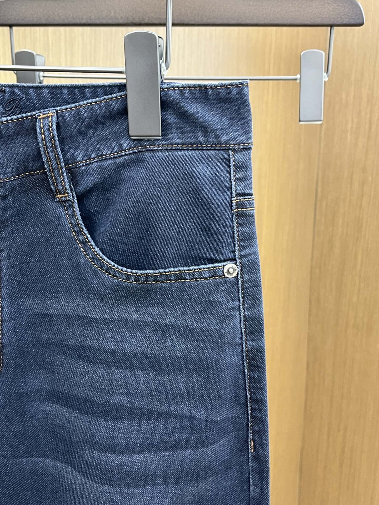 新品 lP🆕 🔥春夏新品休闲牛仔裤 官网同步发售，裤身工艺设计，进口客供辅料、东欧牛仔面料定制，代工厂出