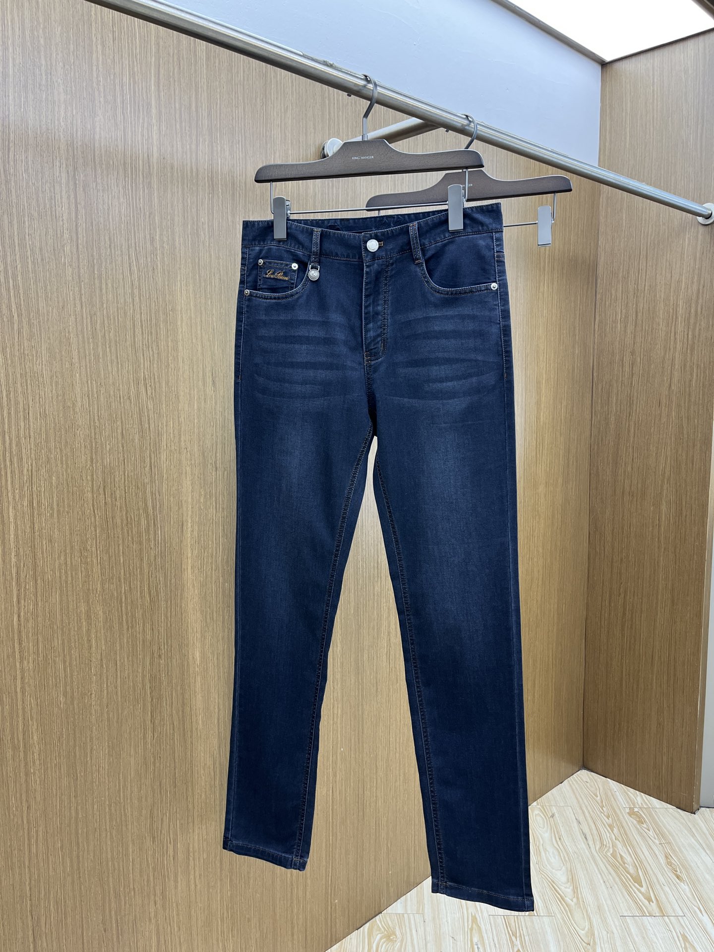 新品 lP🆕 🔥春夏新品休闲牛仔裤 官网同步发售，裤身工艺设计，进口客供辅料、东欧牛仔面料定制，代工厂出