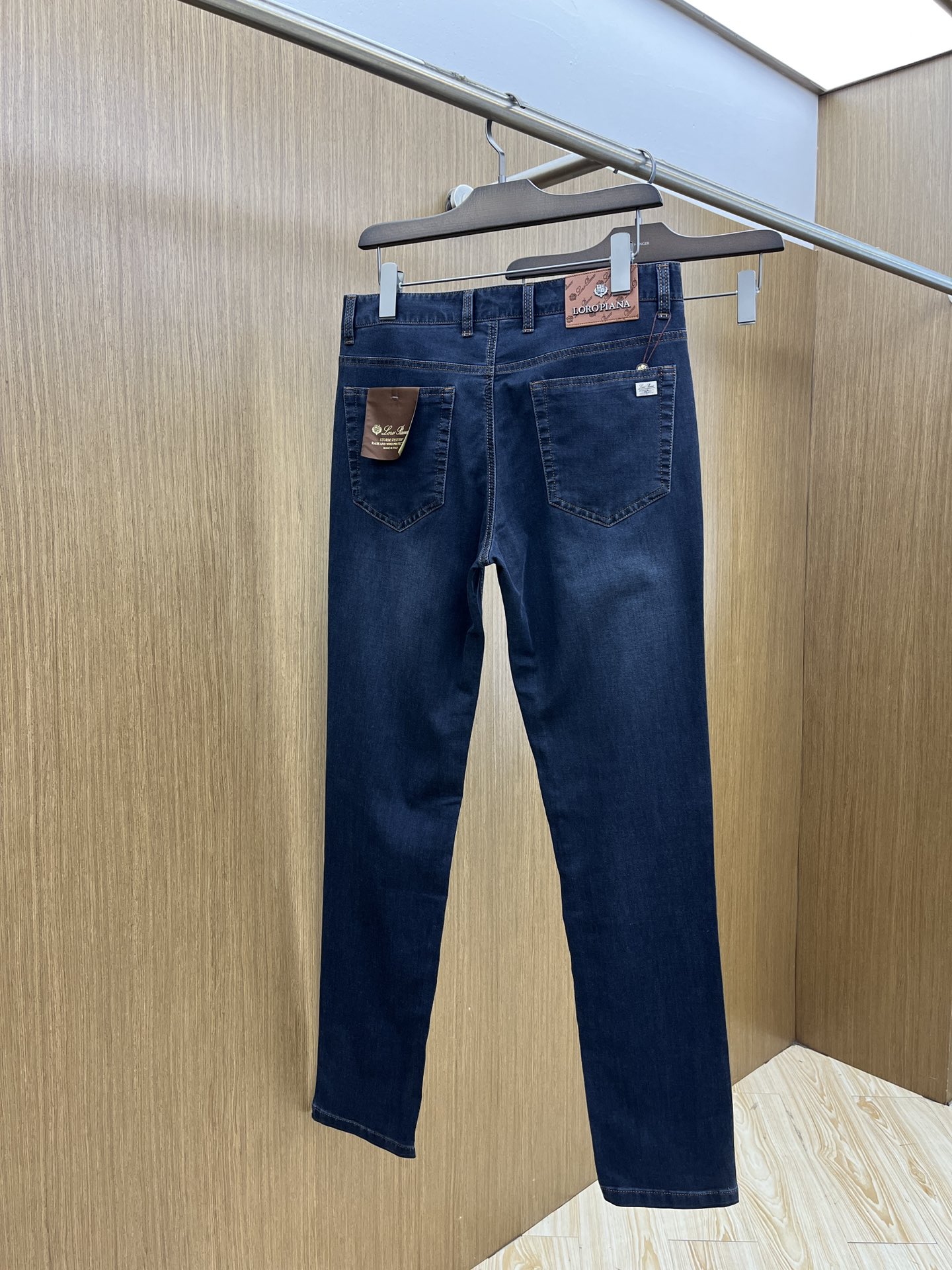 新品 lP🆕 🔥春夏新品休闲牛仔裤 官网同步发售，裤身工艺设计，进口客供辅料、东欧牛仔面料定制，代工厂出