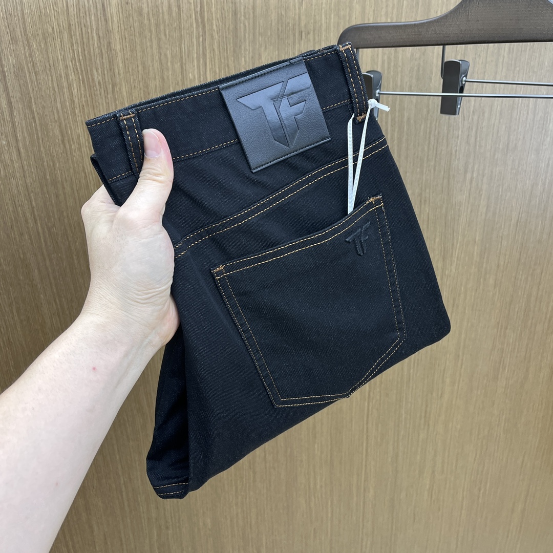 NO:513282,New products TF Spring and summer new casual jeans are available simultaneously on the official website, trouser body craft design, imported customer-supplied auxiliary materials, customized Eastern European denim fabrics, and OEM products are free of inspection!  Every detail is the ultimate, the original hardware accessories are trendy and stylish, and they are a must-have item for trendy people!  Original single production of fh12!  Number of codes 29-38 None 35.37,,tom ford,jeans,alexander wang19860909新品 TF 春夏新品休闲牛仔裤 官网同步发售,裤身工艺设计,进口客供辅料、东欧牛仔面料定制,代工厂出品免检！每个细节做到极致,原版五金配件,潮范十足、上身有型帅气,潮人必备单品！ fh12原单出品！ 码数29-38无35.37,,tom ford,jeans,alexander wang,Men's clothing