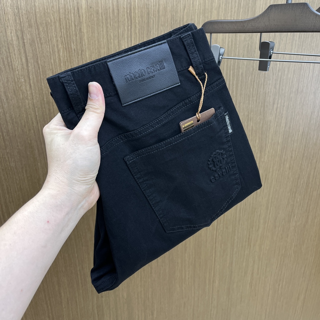 NO:513284,New RC Spring and summer new casual jeans are available simultaneously on the official website, trouser body craft design, imported customer-supplied auxiliary materials, Eastern European denim fabric customization, and OEM products are free of inspection!  Every detail is the ultimate, the original hardware accessories are trendy and stylish, and they are a must-have item for trendy people!  Original single production of fh12!  Number of codes 29-38 None 35.37, jeans,alexander wang19860909新品 RC 春夏新品休闲牛仔裤 官网同步发售,裤身工艺设计,进口客供辅料、东欧牛仔面料定制,代工厂出品免检！每个细节做到极致,原版五金配件,潮范十足、上身有型帅气,潮人必备单品！ fh12原单出品！ 码数29-38无35.37,,jeans,alexander wang,Men's clothing