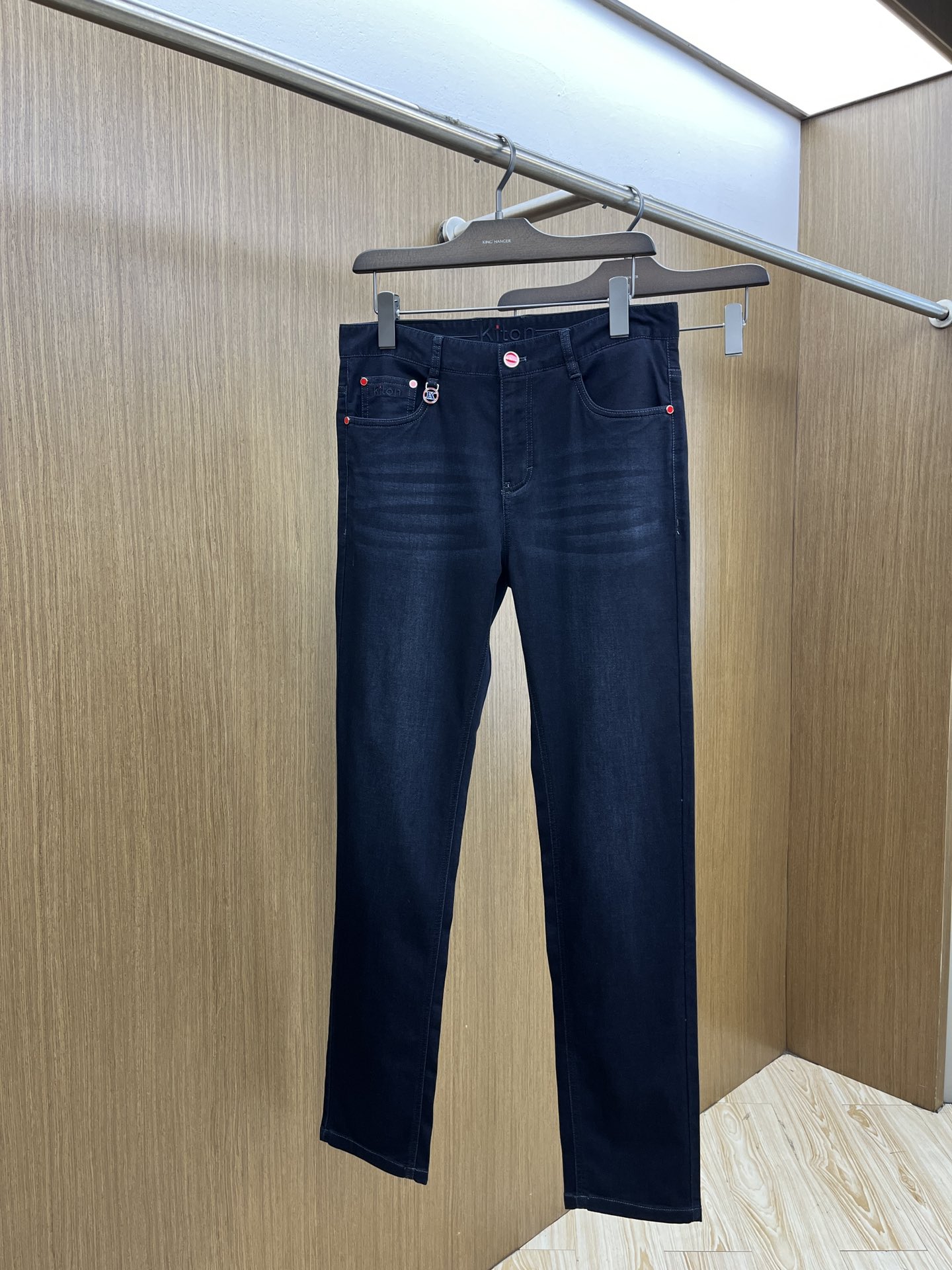 新品 Kiton 🔥春夏新品休闲牛仔裤 官网同步发售，裤身工艺设计，进口客供辅料、东欧牛仔面料定制，代工