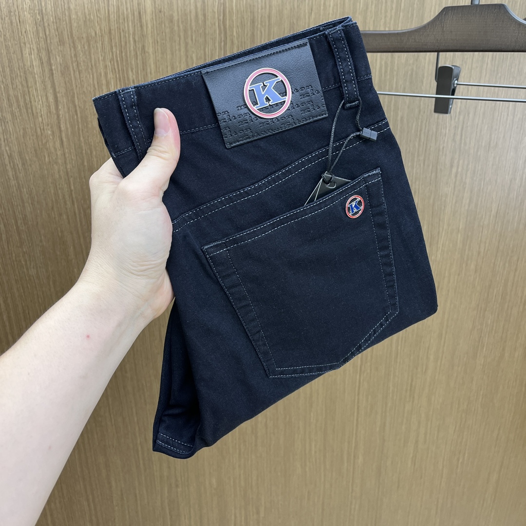 NO:513285,New Kiton Spring and Summer New Casual Jeans are available simultaneously on the official website, trouser body craft design, imported customer-supplied auxiliary materials, customized Eastern European denim fabrics, and OEM products are free of inspection!  Every detail is the ultimate, the original hardware accessories are trendy and stylish, and they are a must-have item for trendy people!  Original single production of fh12!  Number of codes 29-38 None 35.37, jeans,alexander wang19860909新品 Kiton 春夏新品休闲牛仔裤 官网同步发售,裤身工艺设计,进口客供辅料、东欧牛仔面料定制,代工厂出品免检！每个细节做到极致,原版五金配件,潮范十足、上身有型帅气,潮人必备单品！ fh12原单出品！ 码数29-38无35.37,,jeans,alexander wang,Men's clothing