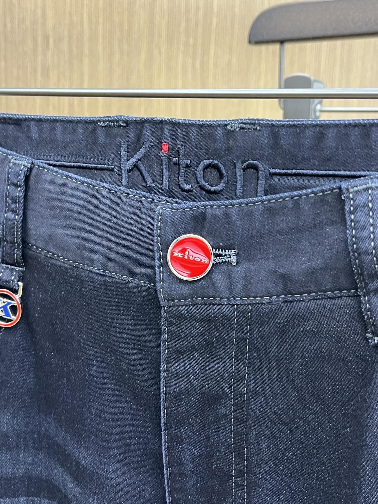 新品 Kiton 🔥春夏新品休闲牛仔裤 官网同步发售，裤身工艺设计，进口客供辅料、东欧牛仔面料定制，代工